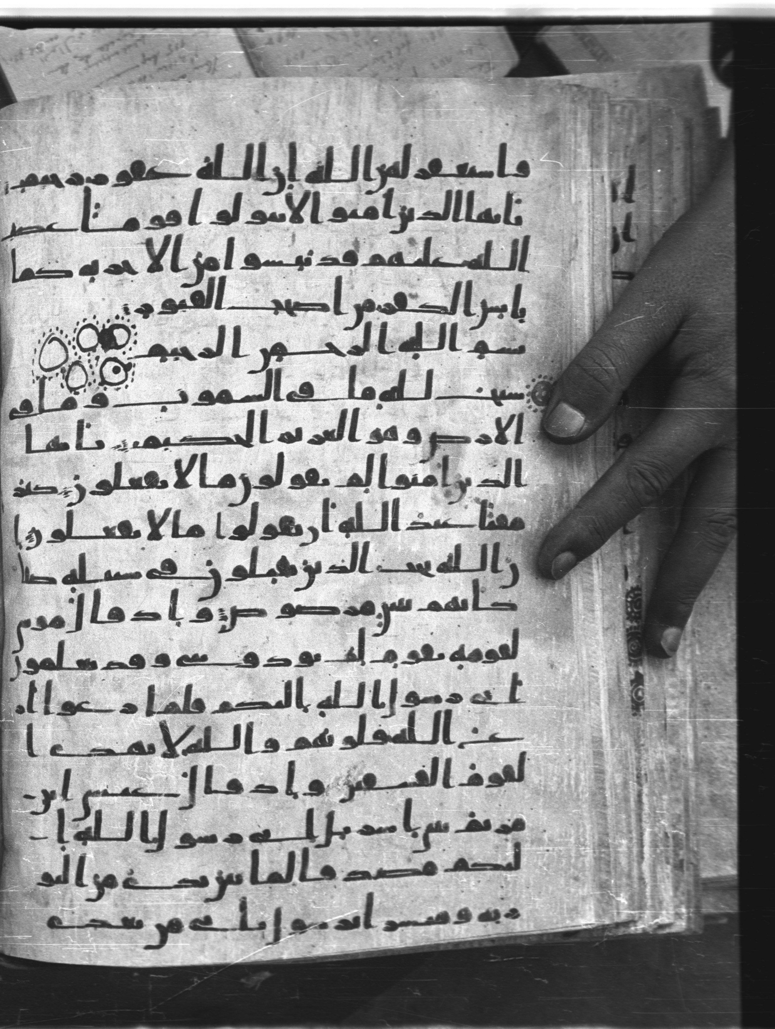 Saray Medina 1a (Karatay 3), in Kūfī script, showing Surah 60:13 from 8th Century AD found in Medina, currently housed at Topkapı Palace Museum, Istanbul