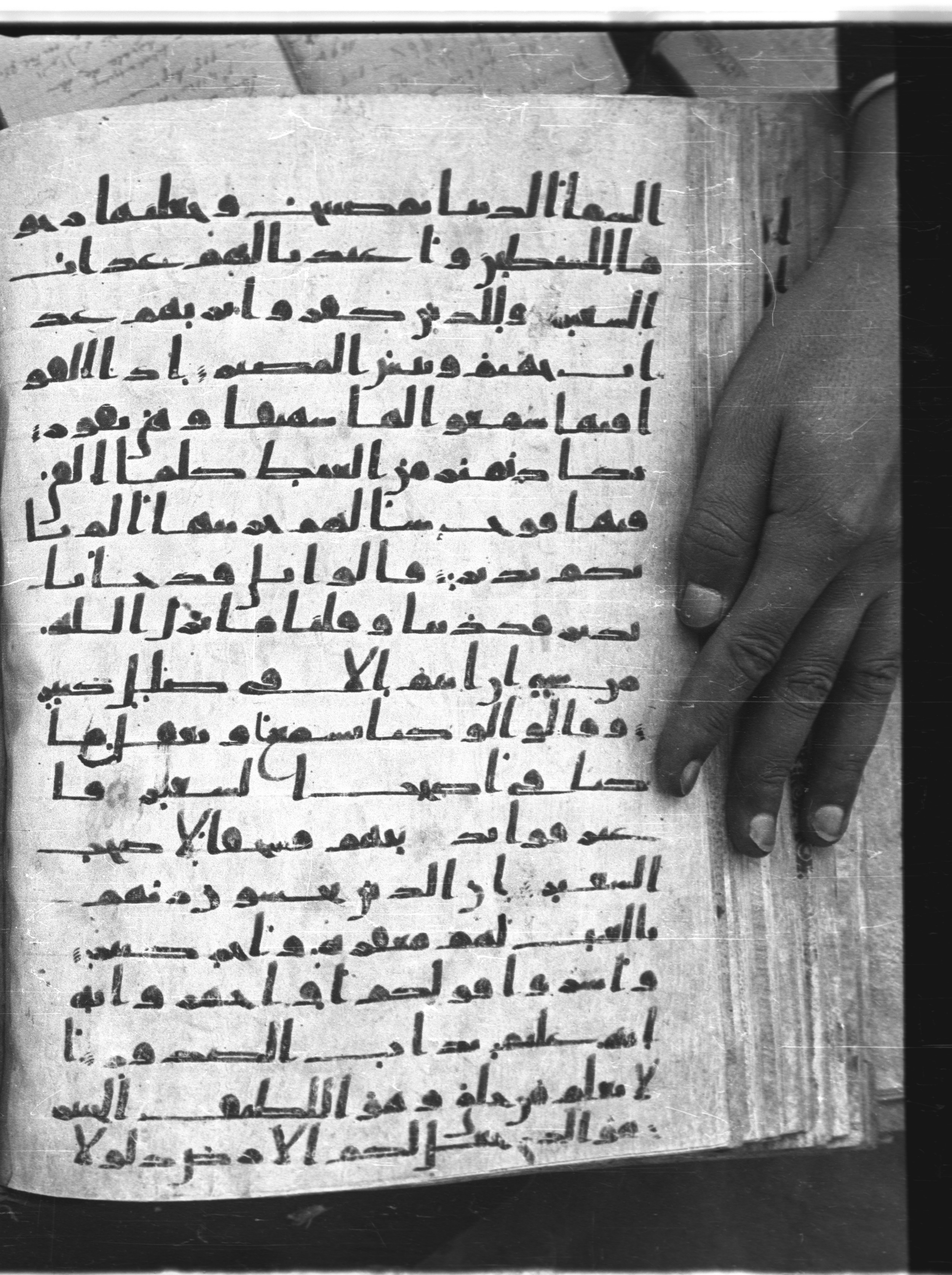 Saray Medina 1a (Karatay 3), in Kūfī script, showing Surah 67:7 from 8th Century AD found in Medina, currently housed at Topkapı Palace Museum, Istanbul