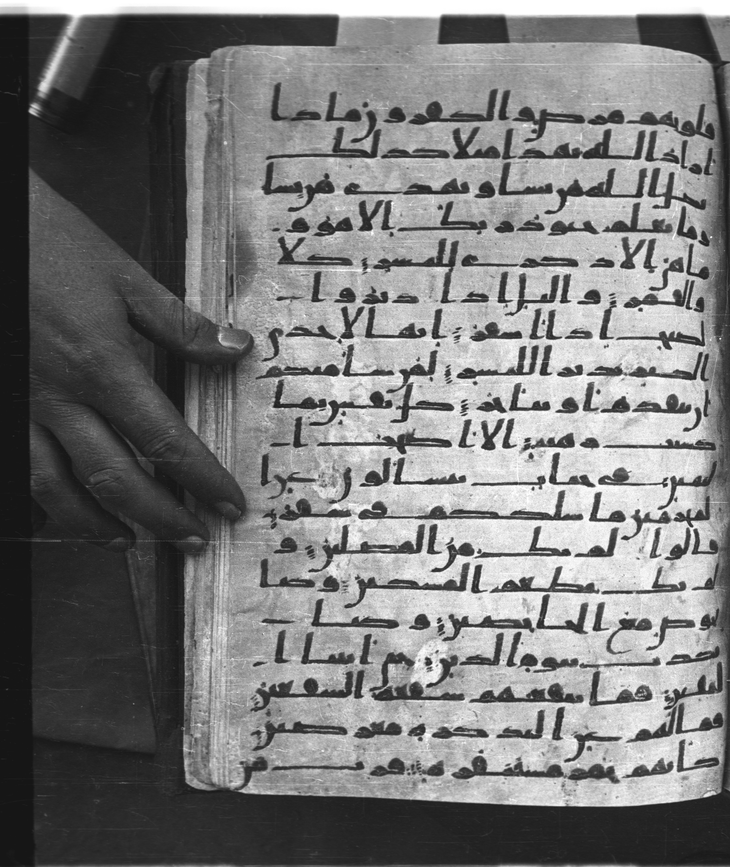 Saray Medina 1a (Karatay 3), in Kūfī script, showing Surah 74:39 from 8th Century AD found in Medina, currently housed at Topkapı Palace Museum, Istanbul