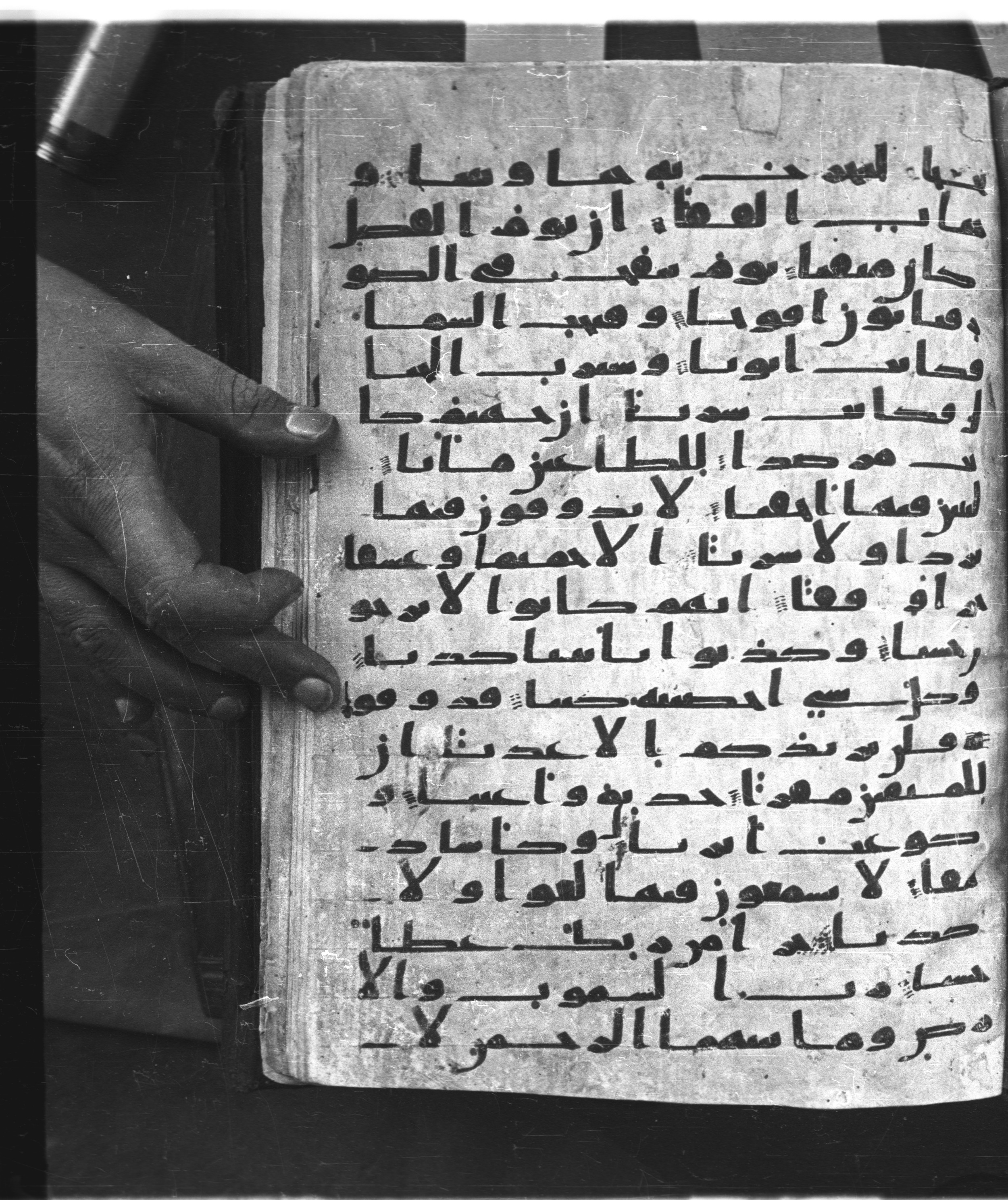 Saray Medina 1a (Karatay 3), in Kūfī script, showing Surah 78:21 from 8th Century AD found in Medina, currently housed at Topkapı Palace Museum, Istanbul