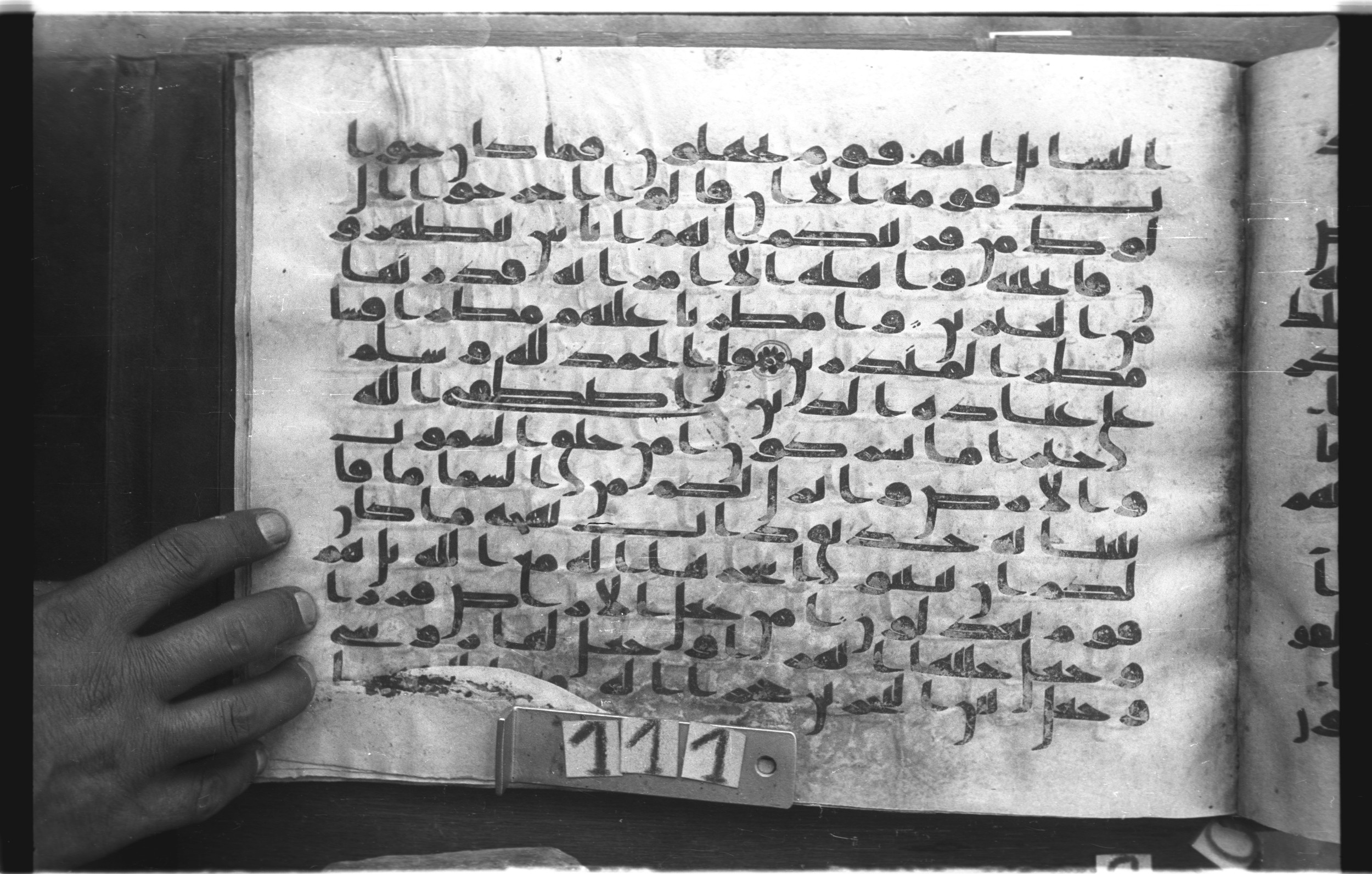 Topkapı Palace Museum, "Saray Medina 1b" (M. 3), in Kufic (Type C.III) script, showing Surah 27:59 from 8th to 10th Century AD found in Medina, Saudi Arabia, currently housed at Topkapı Palace Museum, Istanbul, Turkey