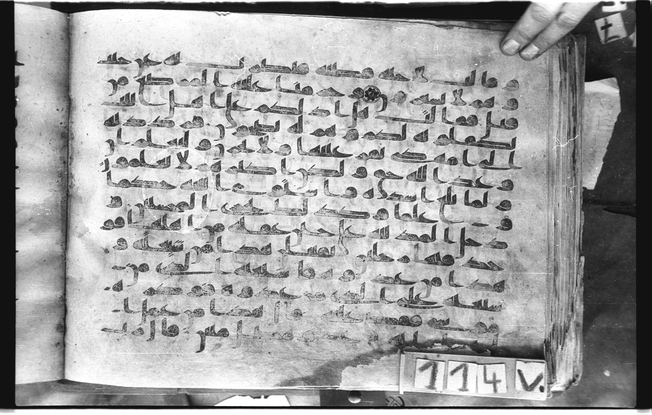 Topkapı Palace Museum, "Saray Medina 1b" (M. 3) (Scan 1), in Kufic (Type C.III) script, showing Surah 28:16 from 8th to 10th Century AD found in Medina, Saudi Arabia, currently housed at Topkapı Palace Museum, Istanbul, Turkey