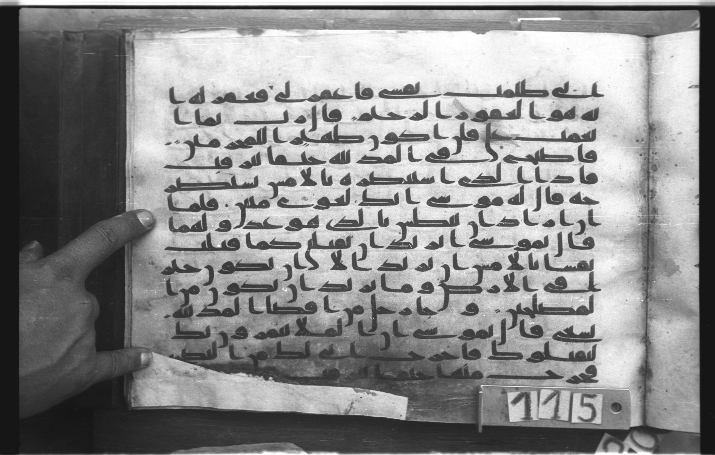 Topkapı Palace Museum, "Saray Medina 1b" (M. 3) (Scan 2), in Kufic (Type C.III) script, showing Surah 28:16 from 8th to 10th Century AD found in Medina, Saudi Arabia, currently housed at Topkapı Palace Museum, Istanbul, Turkey