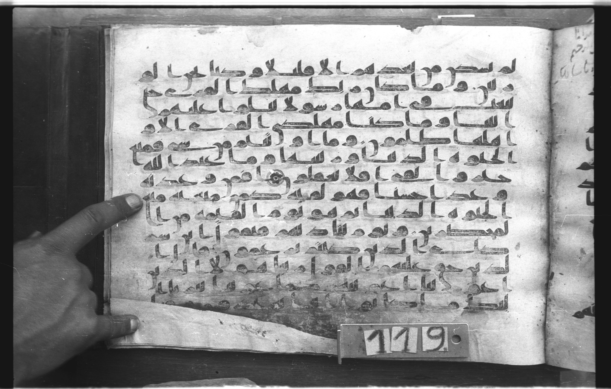 Topkapı Palace Museum, "Saray Medina 1b" (M. 3), in Kufic (Type C.III) script, showing Surah 28:59 from 8th to 10th Century AD found in Medina, Saudi Arabia, currently housed at Topkapı Palace Museum, Istanbul, Turkey