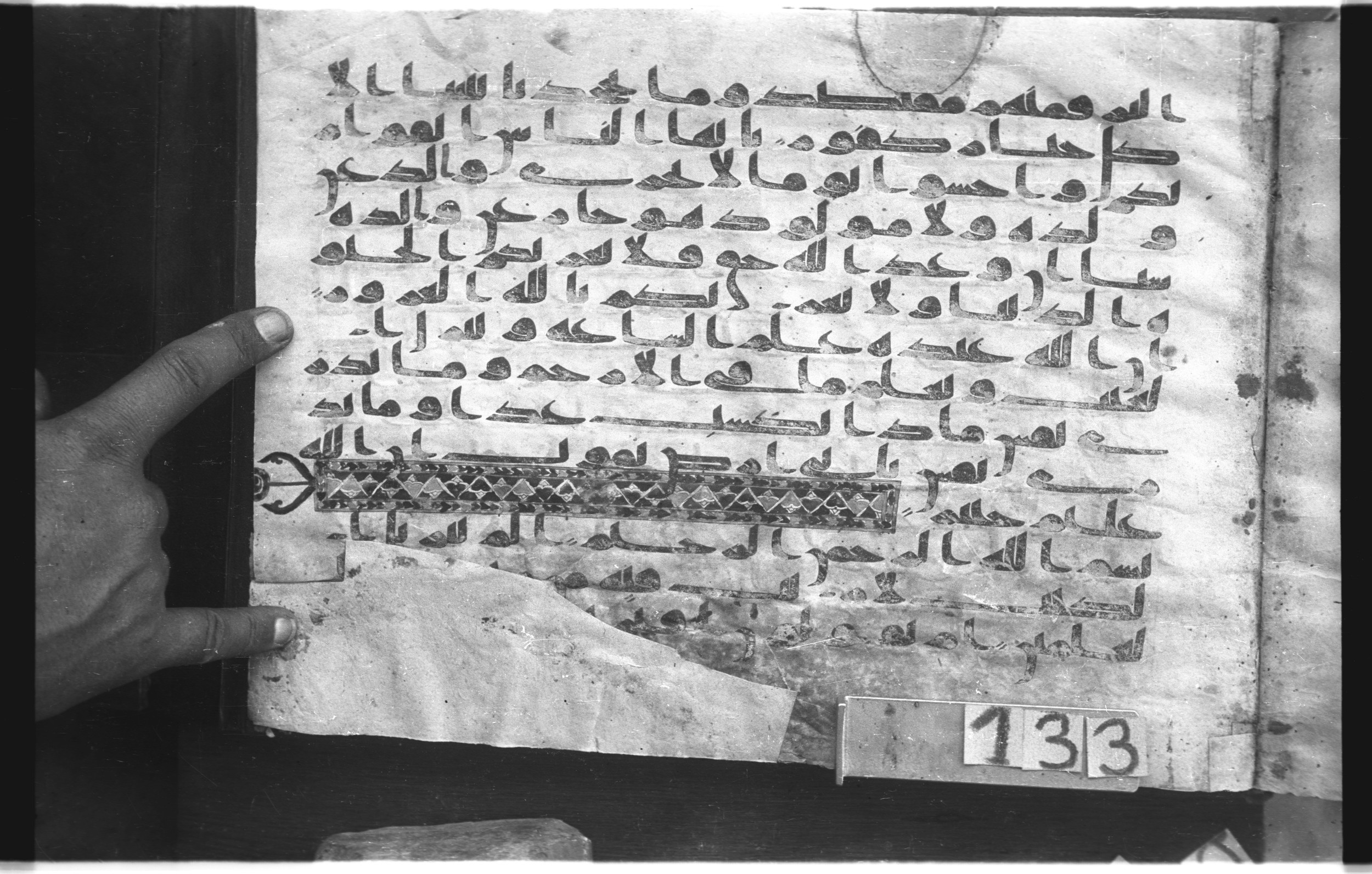 Topkapı Palace Museum, "Saray Medina 1b" (M. 3), in Kufic (Type C.III) script, showing Surah 32:1 from 8th to 10th Century AD found in Medina, Saudi Arabia, currently housed at Topkapı Palace Museum, Istanbul, Turkey