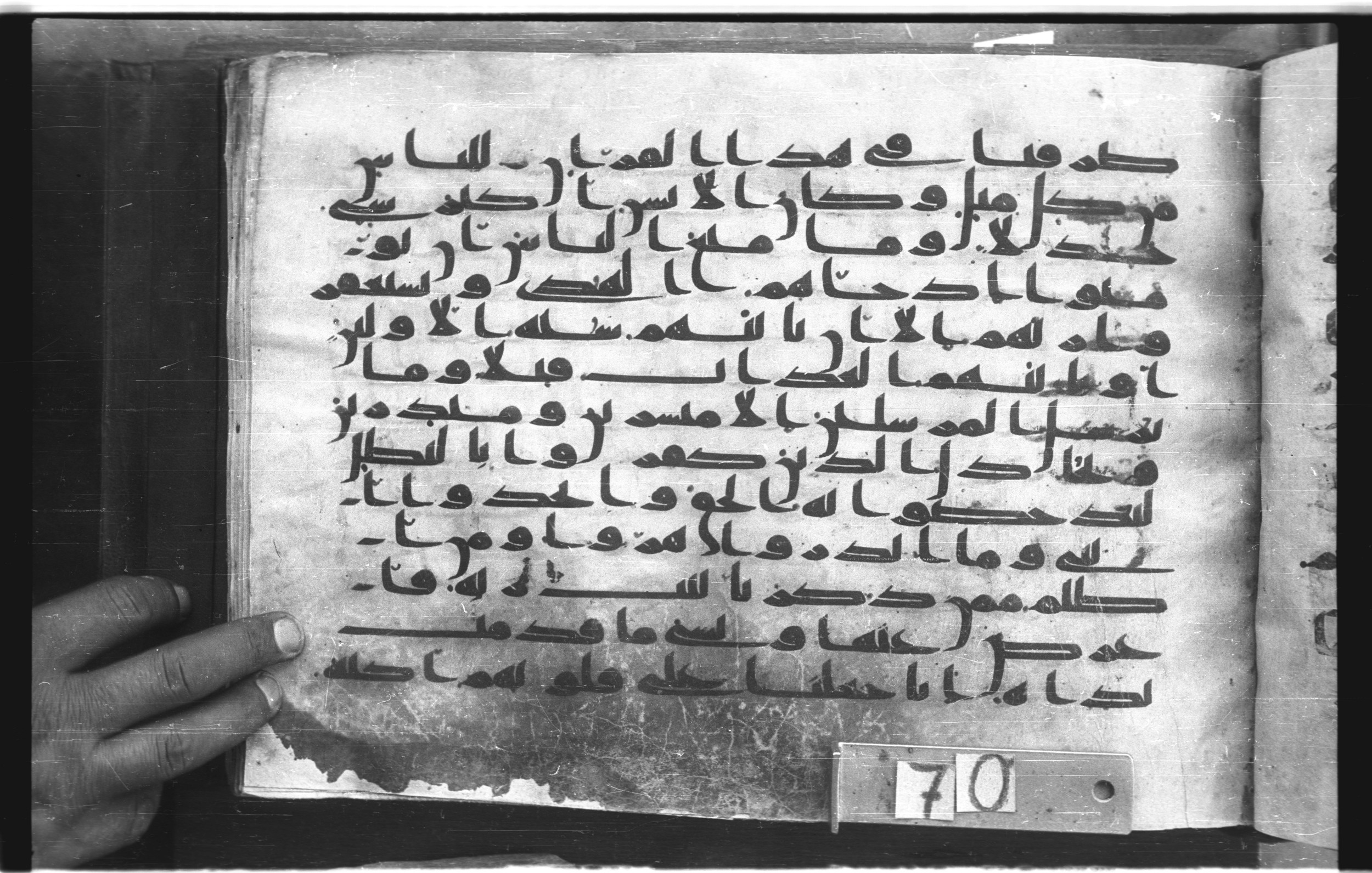 Topkapı Palace Museum, "Saray Medina 1b" (M. 3), in Kufic (Type C.III) script, showing Surah 18:56 from 8th to 10th Century AD found in Medina, Saudi Arabia, currently housed at Topkapı Palace Museum, Istanbul, Turkey