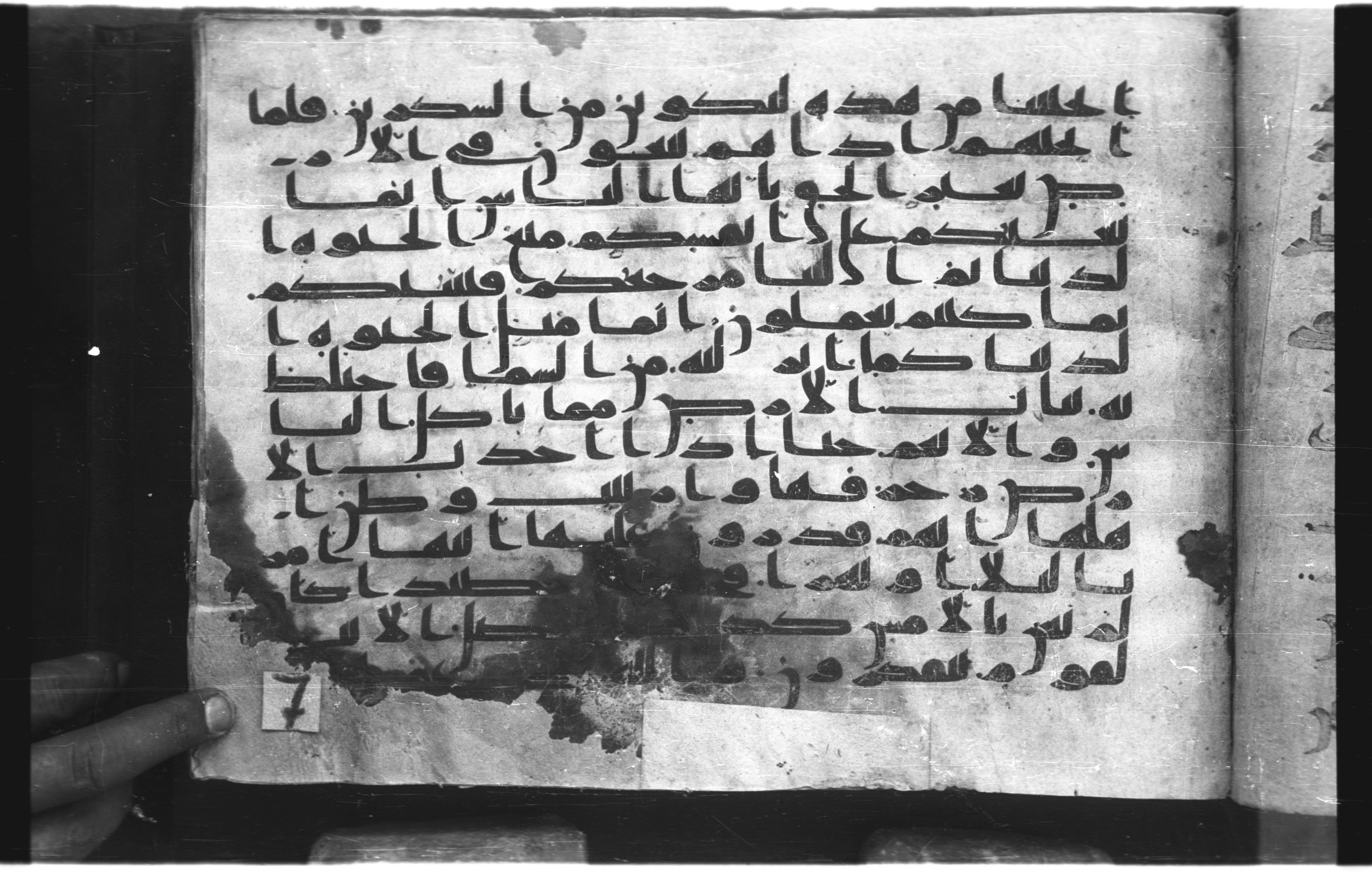 Topkapı Palace Museum, "Saray Medina 1b" (M. 3) (Scan 2), in Kufic (Type C.III) script, showing Surah 10:22 from 8th to 10th Century AD found in Medina, Saudi Arabia, currently housed at Topkapı Palace Museum, Istanbul, Turkey