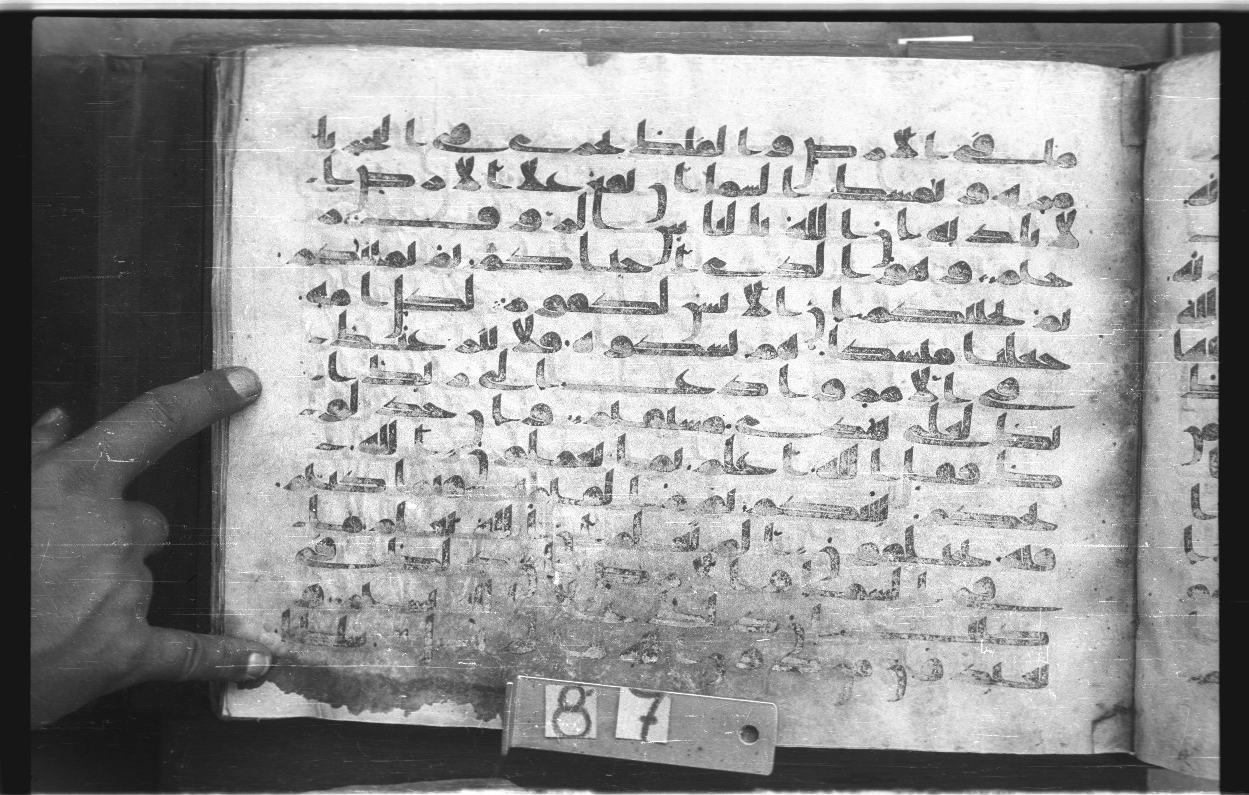 Topkapı Palace Museum, "Saray Medina 1b" (M. 3) (Scan 2), in Kufic (Type C.III) script, showing Surah 22:71 from 8th to 10th Century AD found in Medina, Saudi Arabia, currently housed at Topkapı Palace Museum, Istanbul, Turkey