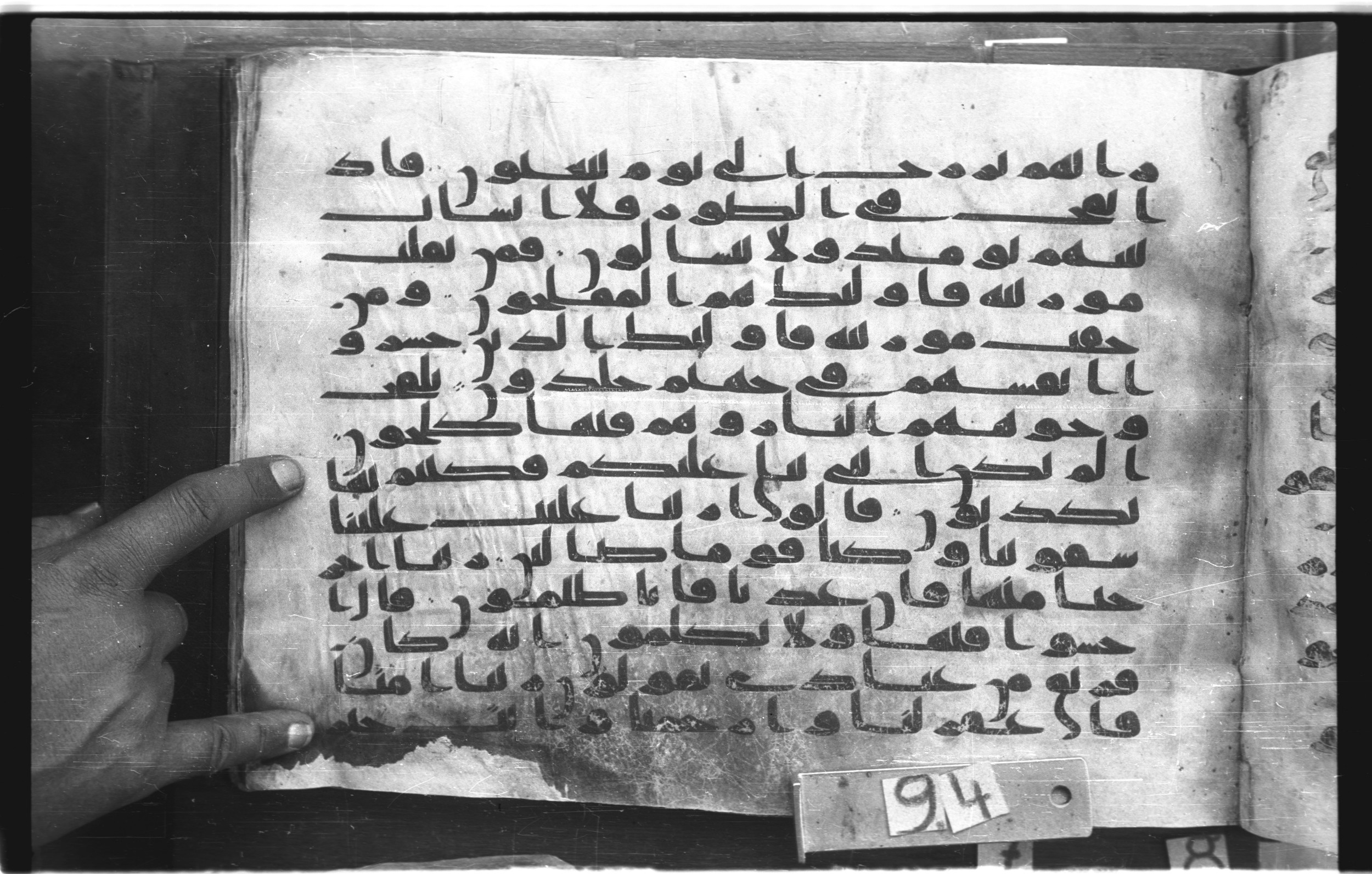 Topkapı Palace Museum, "Saray Medina 1b" (M. 3), in Kufic (Type C.III) script, showing Surah 23:102 from 8th to 10th Century AD found in Medina, Saudi Arabia, currently housed at Topkapı Palace Museum, Istanbul, Turkey