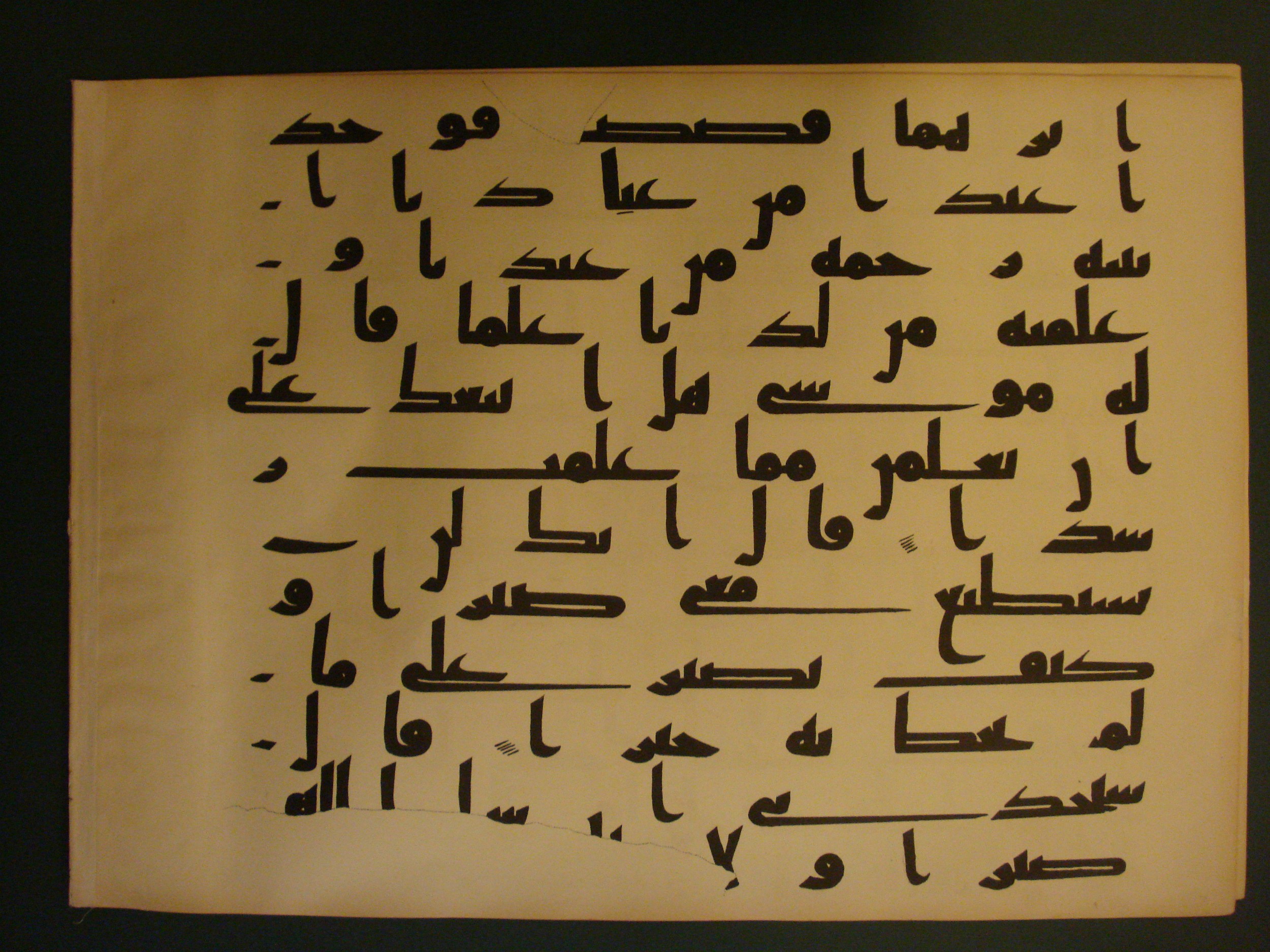 Samarkand Kufic Quran (Scan 2), in kūfī C.I script, showing Surah 18:64 from 8th Century AD found in Khoja Ahrar madrassa, Samarkand, Uzbekistan, currently housed at Center for Islamic Civilization, Tashkent, Uzbekistan