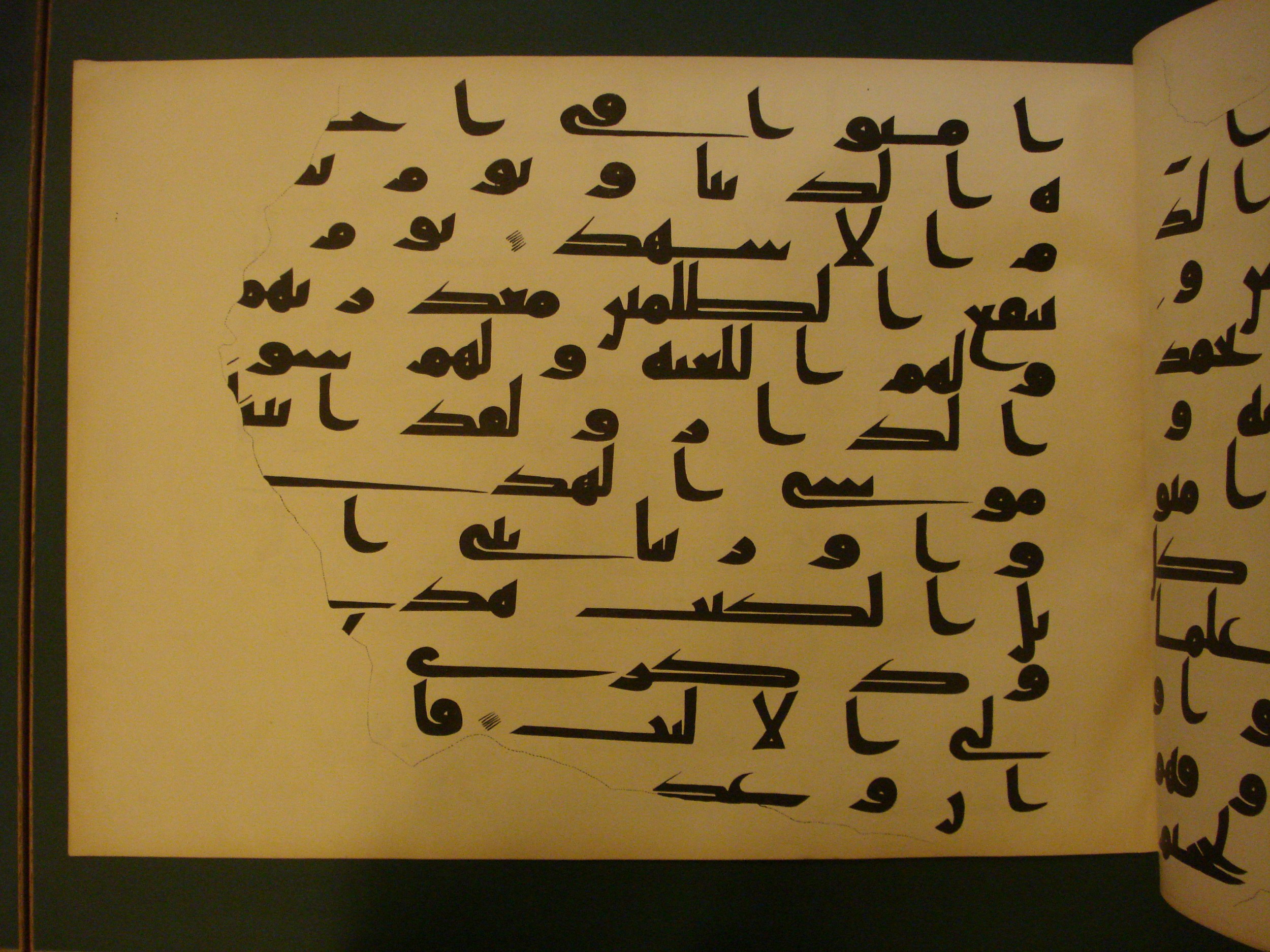 Samarkand Kufic Quran, in kūfī C.I script, showing Surah 40:53 from 8th Century AD found in Khoja Ahrar madrassa, Samarkand, Uzbekistan, currently housed at Center for Islamic Civilization, Tashkent, Uzbekistan