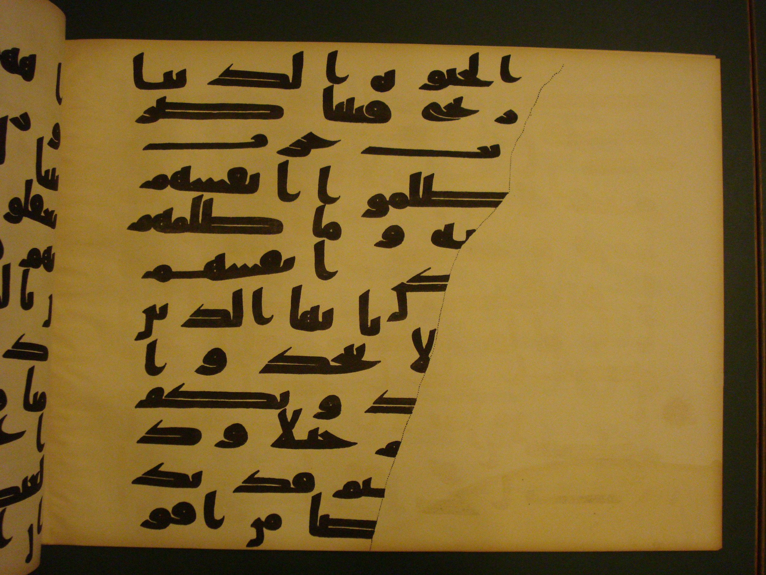 Samarkand Kufic Quran (Scan 1), in kūfī C.I script, showing Surah 3:118 from 8th Century AD found in Khoja Ahrar madrassa, Samarkand, Uzbekistan, currently housed at Center for Islamic Civilization, Tashkent, Uzbekistan