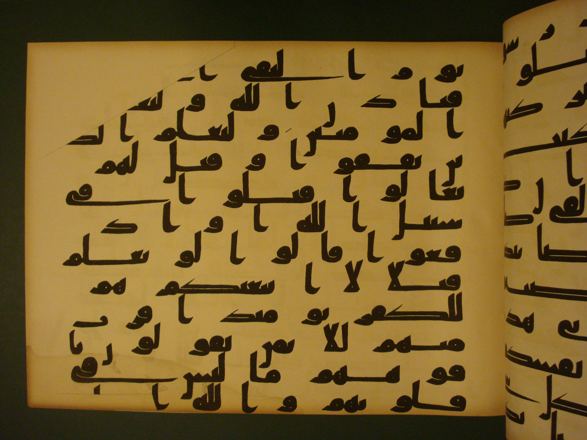 Samarkand Kufic Quran (Scan 2), in kūfī C.I script, showing Surah 3:166 from 8th Century AD found in Khoja Ahrar madrassa, Samarkand, Uzbekistan, currently housed at Center for Islamic Civilization, Tashkent, Uzbekistan