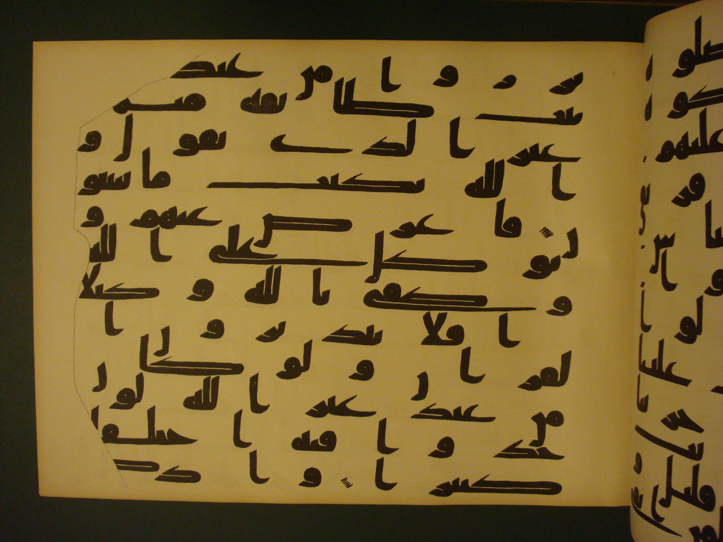 Samarkand Kufic Quran, in kūfī C.I script, showing Surah 4:82 from 8th Century AD found in Khoja Ahrar madrassa, Samarkand, Uzbekistan, currently housed at Center for Islamic Civilization, Tashkent, Uzbekistan