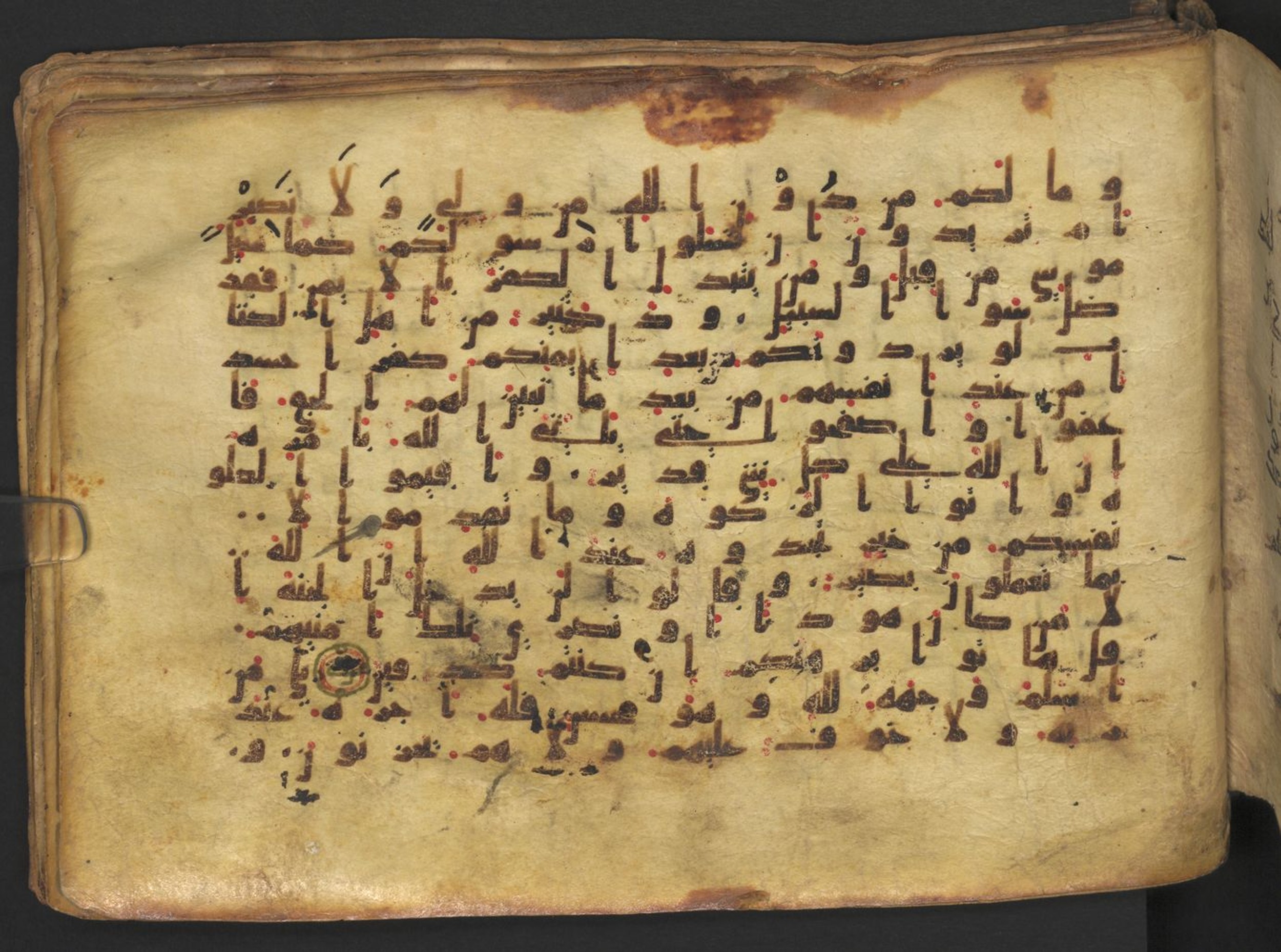 Vienna, Österreichische Nationalbibliothek, Cod. mixt. 917 (Scan 1), in kūfī (type B.II) script, showing Surah 2:113 from Early to Mid 8th Century AD found in Unknown (Provenance: Sultanate of Rum), currently housed at Österreichische Nationalbibliothek, Vienna