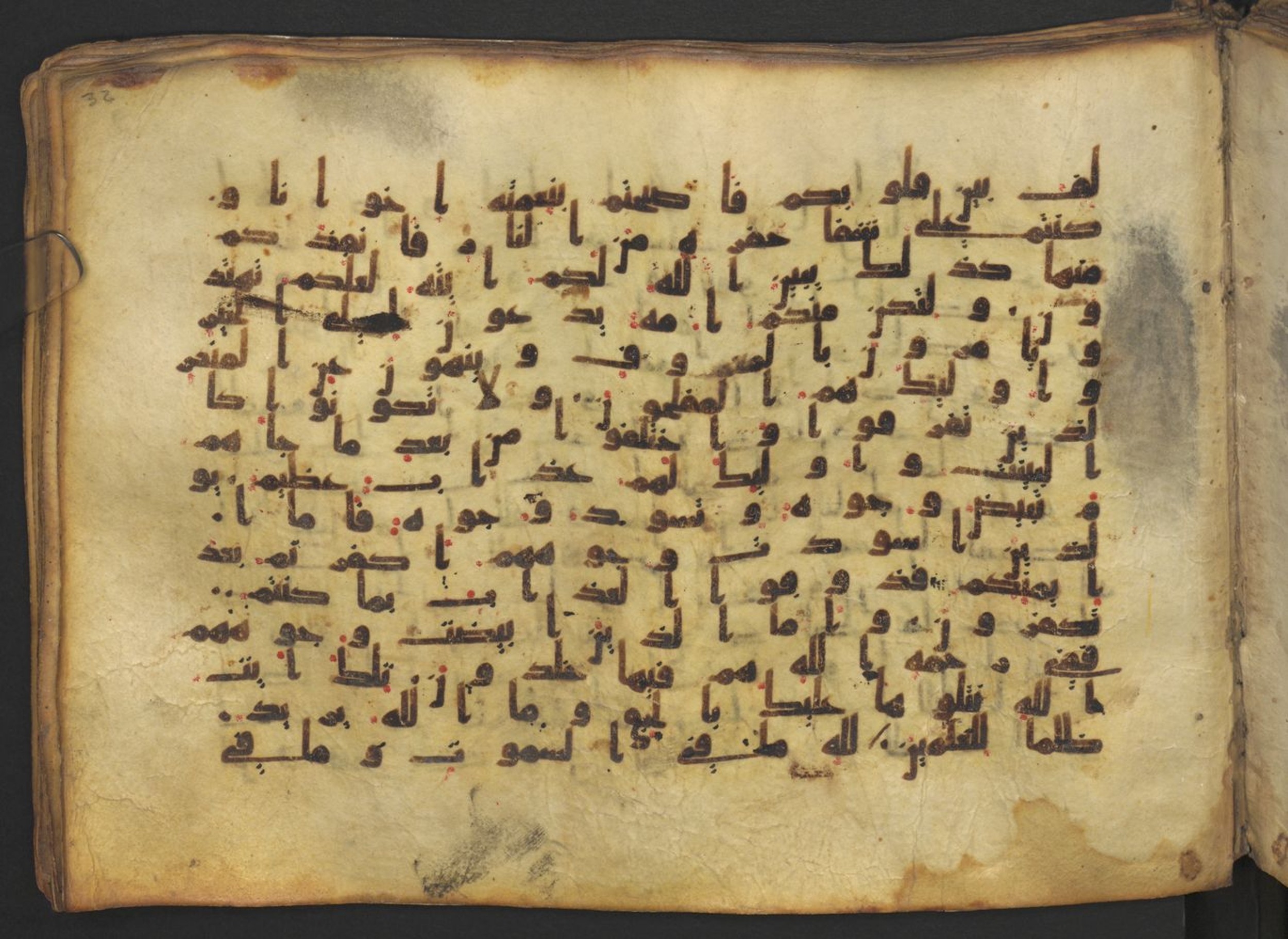 Vienna, Österreichische Nationalbibliothek, Cod. mixt. 917 (Scan 2), in kūfī (type B.II) script, showing Surah 3:103 from Early to Mid 8th Century AD found in Unknown (Provenance: Sultanate of Rum), currently housed at Österreichische Nationalbibliothek, Vienna