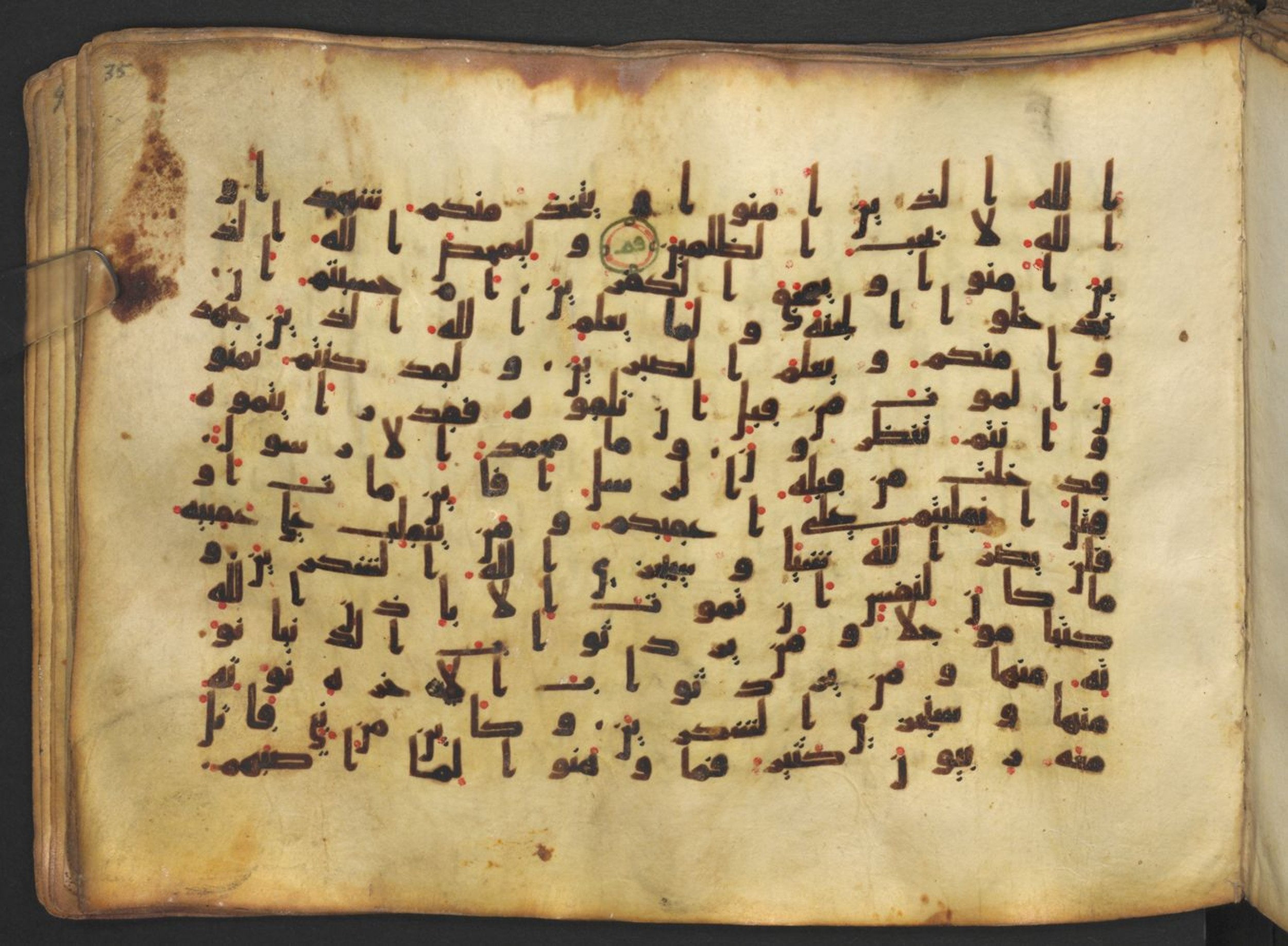 Vienna, Österreichische Nationalbibliothek, Cod. mixt. 917, in kūfī (type B.II) script, showing Surah 3:141 from Early to Mid 8th Century AD found in Unknown (Provenance: Sultanate of Rum), currently housed at Österreichische Nationalbibliothek, Vienna