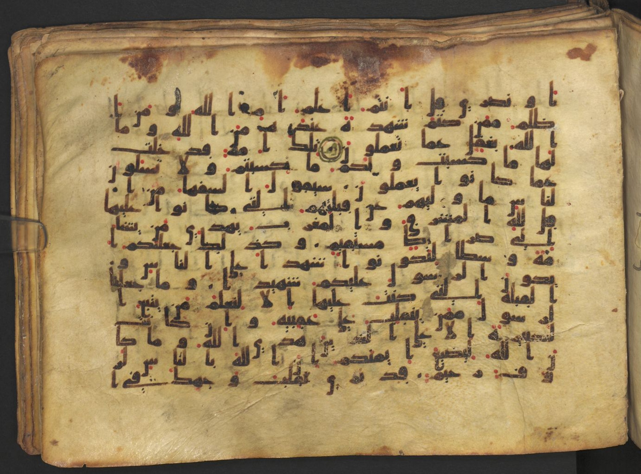 Vienna, Österreichische Nationalbibliothek, Cod. mixt. 917, in kūfī (type B.II) script, showing Surah 2:142 from Early to Mid 8th Century AD found in Unknown (Provenance: Sultanate of Rum), currently housed at Österreichische Nationalbibliothek, Vienna