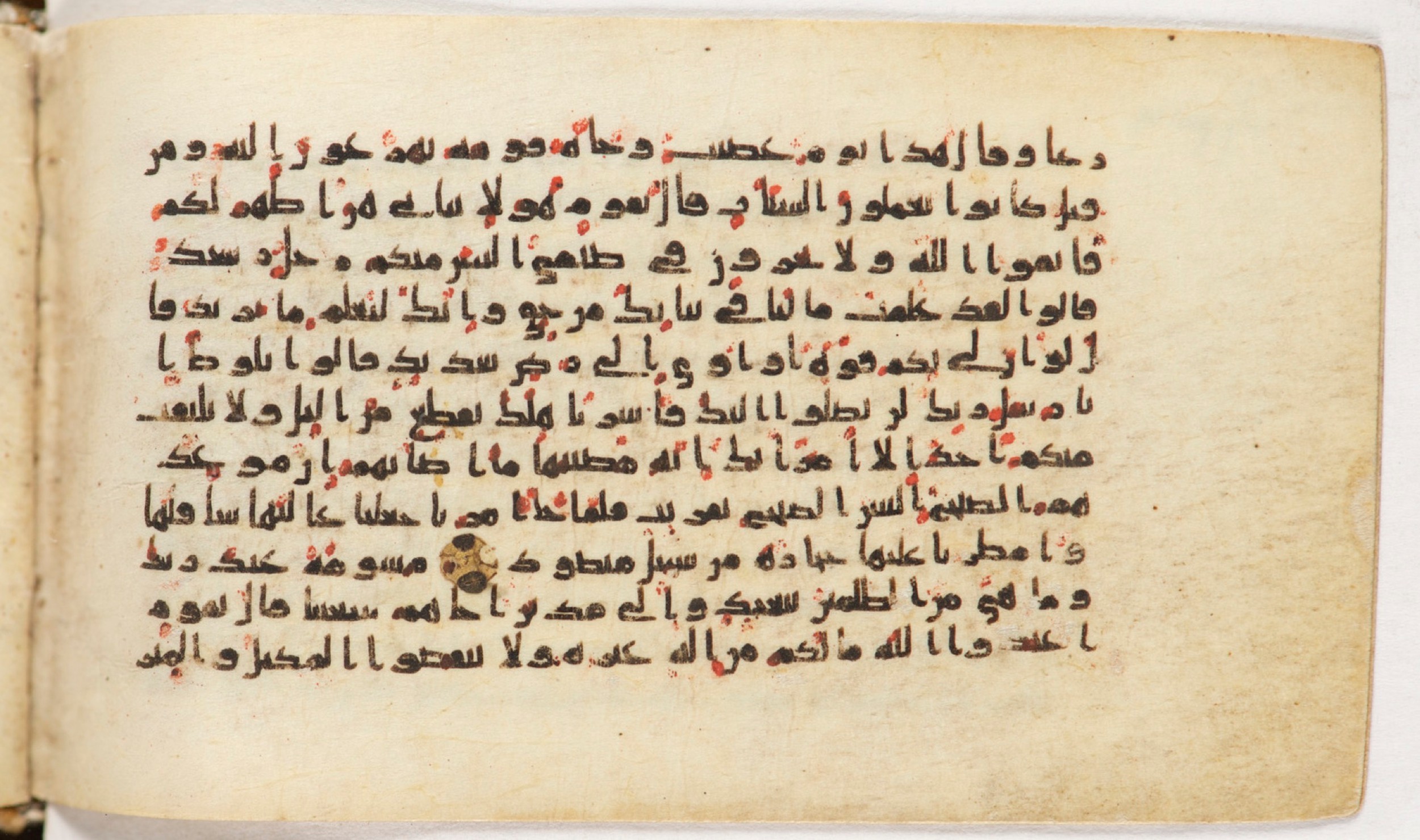 Arabe 399, in Kufic B.II script, showing Surah 11:82 from Mid-8th to Late 9th Century AD found in Unknown, currently housed at Bibliothèque nationale de France, Paris