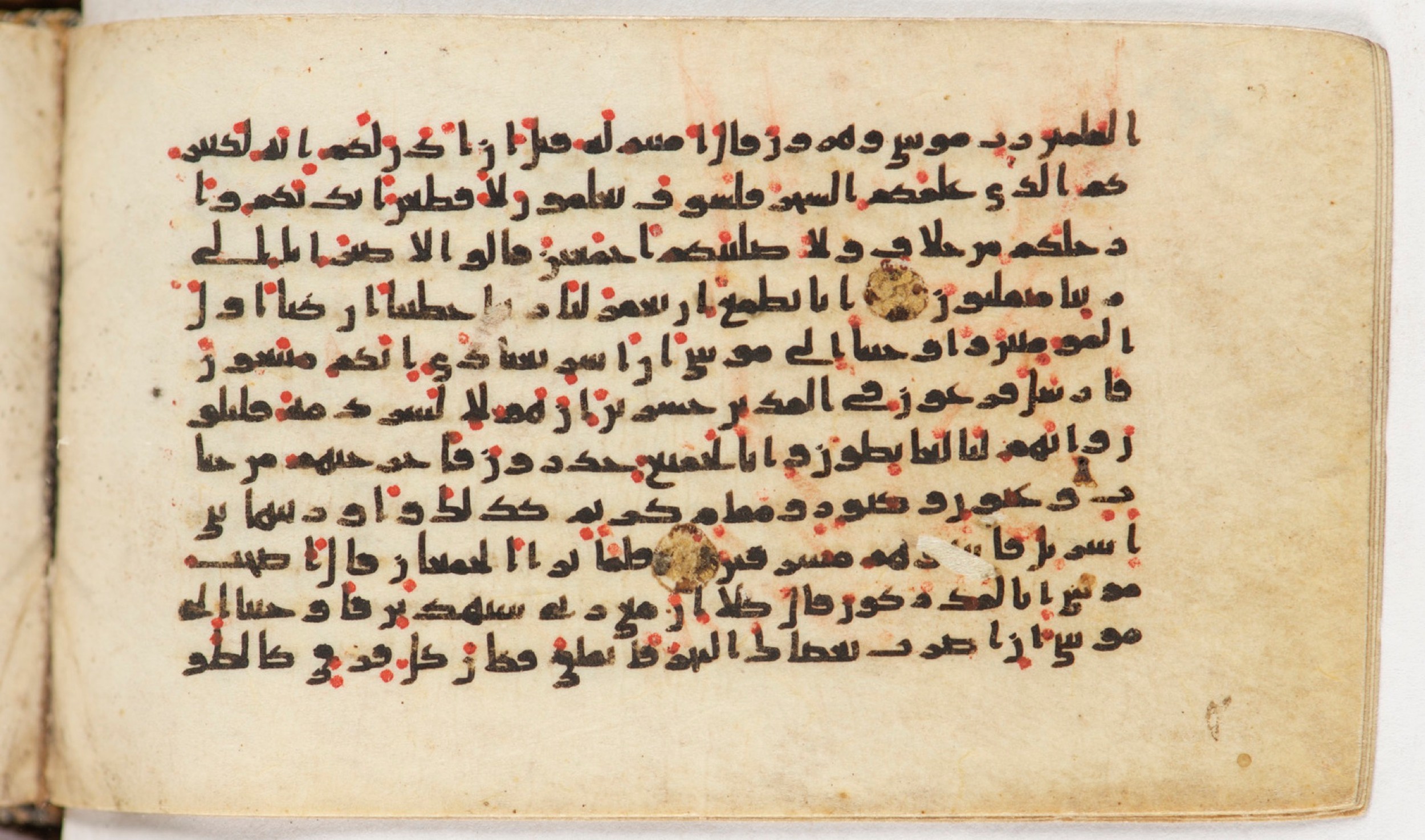 Arabe 399 (Scan 1), in Kufic B.II script, showing Surah 26:63 from Mid-8th to Late 9th Century AD found in Unknown, currently housed at Bibliothèque nationale de France, Paris