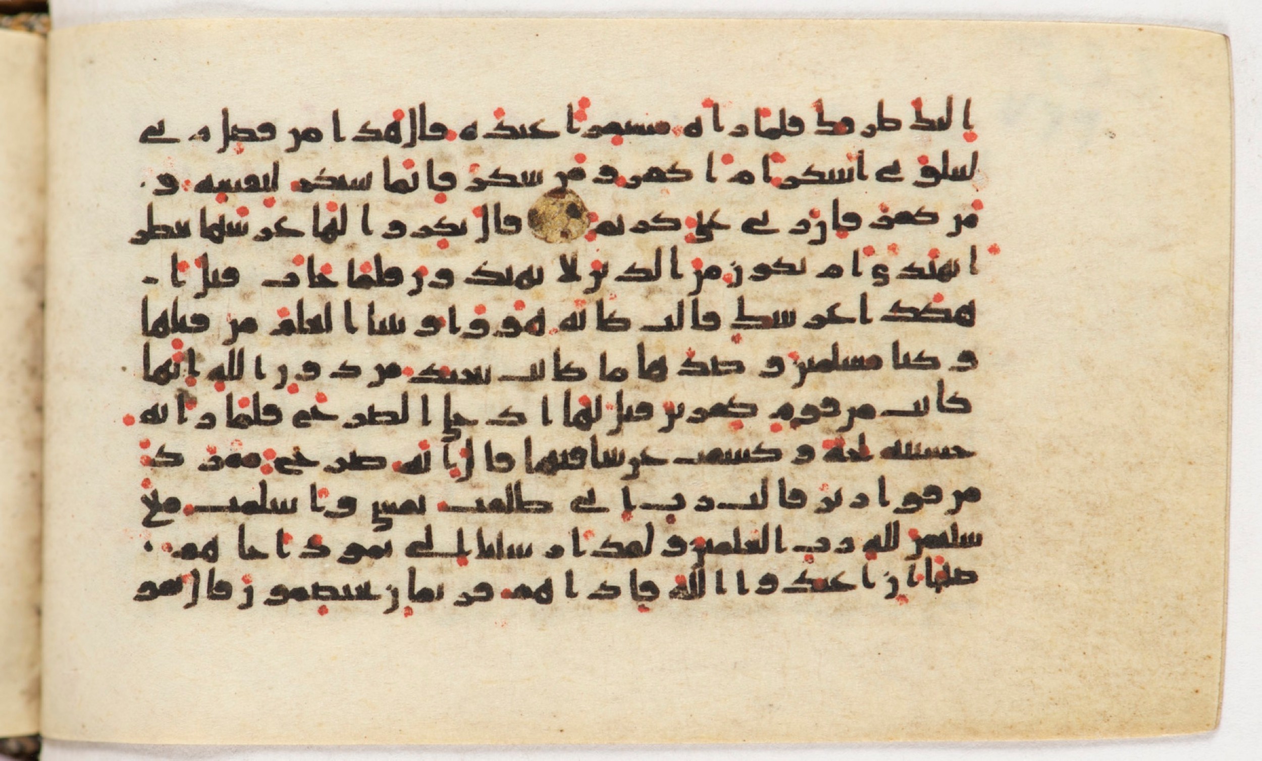 Arabe 399 (Scan 1), in Kufic B.II script, showing Surah 27:46 from Mid-8th to Late 9th Century AD found in Unknown, currently housed at Bibliothèque nationale de France, Paris