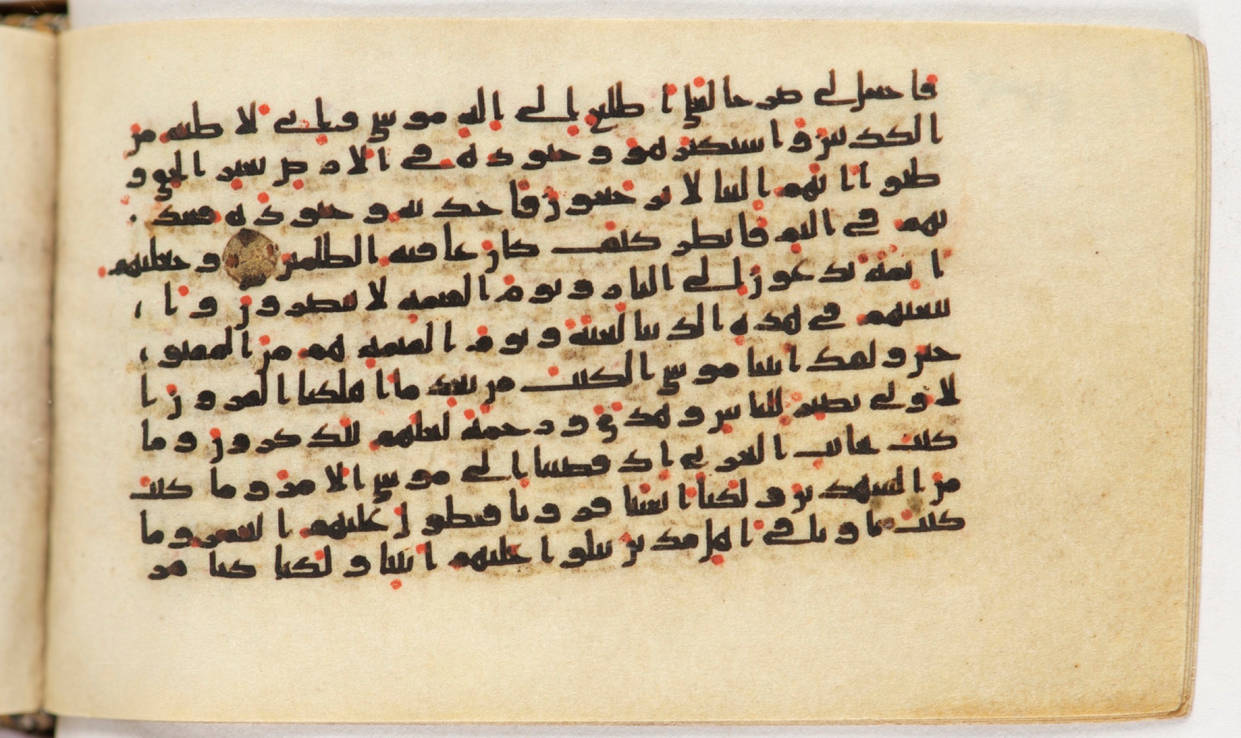 Arabe 399, in Kufic B.II script, showing Surah 28:39 from Mid-8th to Late 9th Century AD found in Unknown, currently housed at Bibliothèque nationale de France, Paris