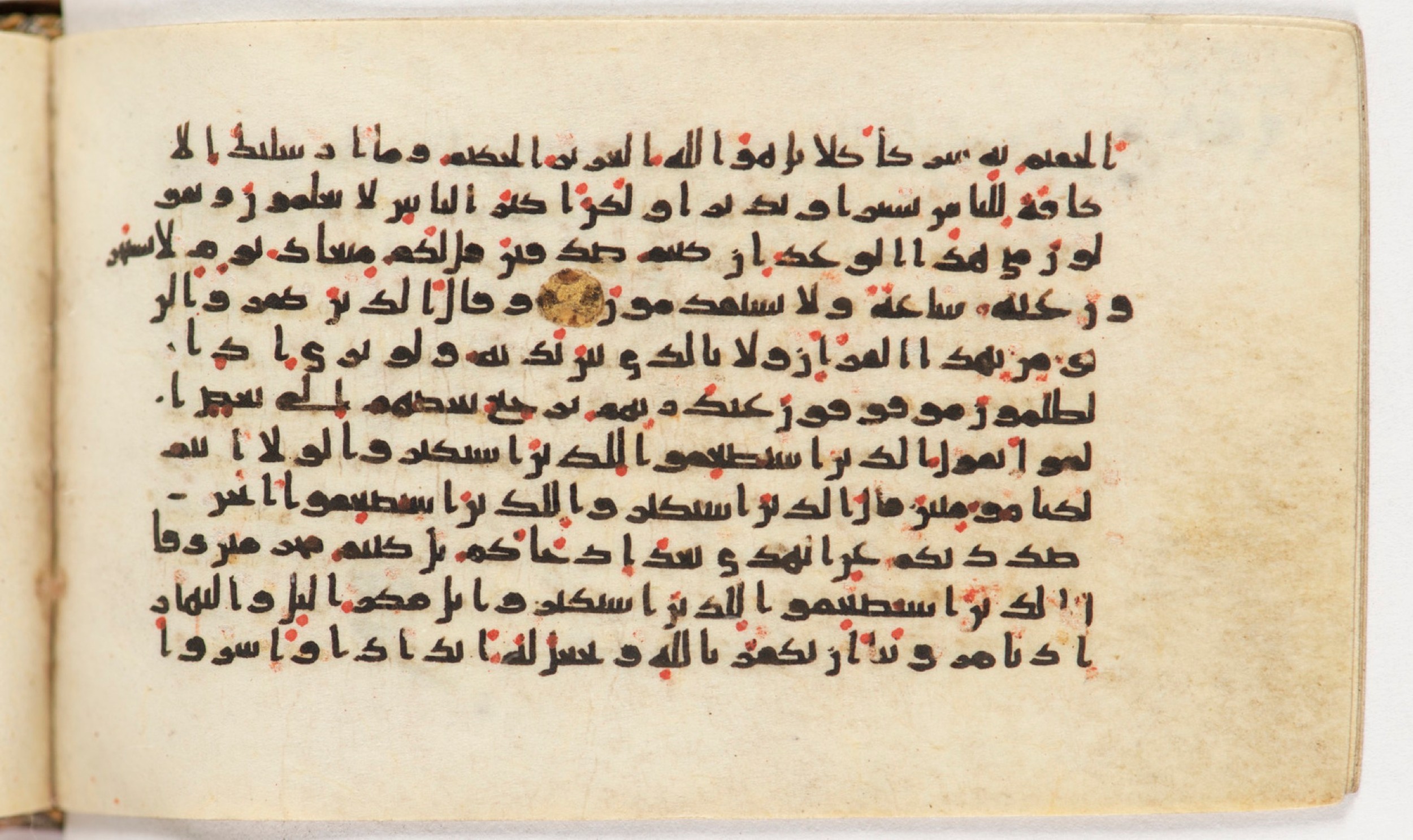 Arabe 399 (Scan 1), in Kufic B.II script, showing Surah 34:33 from Mid-8th to Late 9th Century AD found in Unknown, currently housed at Bibliothèque nationale de France, Paris