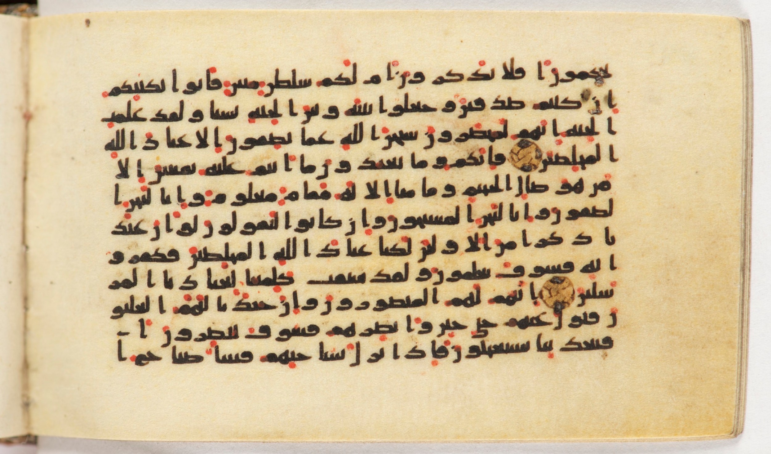 Arabe 399, in Kufic B.II script, showing Surah 37:175 from Mid-8th to Late 9th Century AD found in Unknown, currently housed at Bibliothèque nationale de France, Paris
