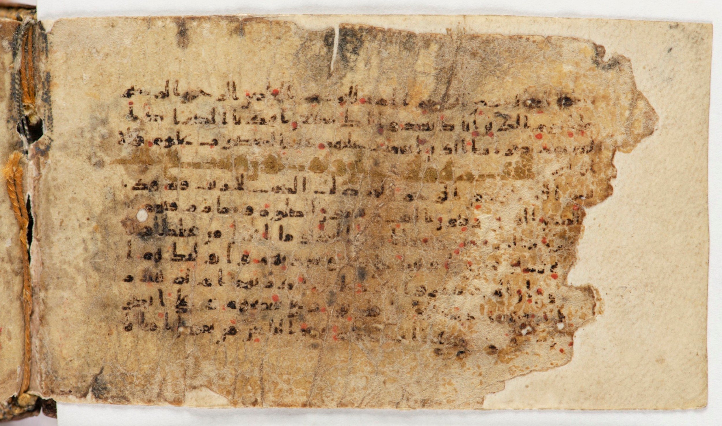 Arabe 399, in Kufic B.II script, showing Surah 2:7 from Mid-8th to Late 9th Century AD found in Unknown, currently housed at Bibliothèque nationale de France, Paris