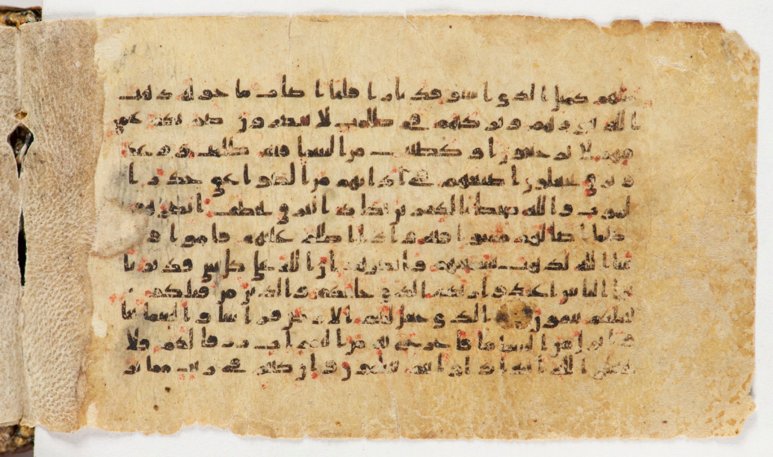 Arabe 399, in Kufic B.II script, showing Surah 2:22 from Mid-8th to Late 9th Century AD found in Unknown, currently housed at Bibliothèque nationale de France, Paris