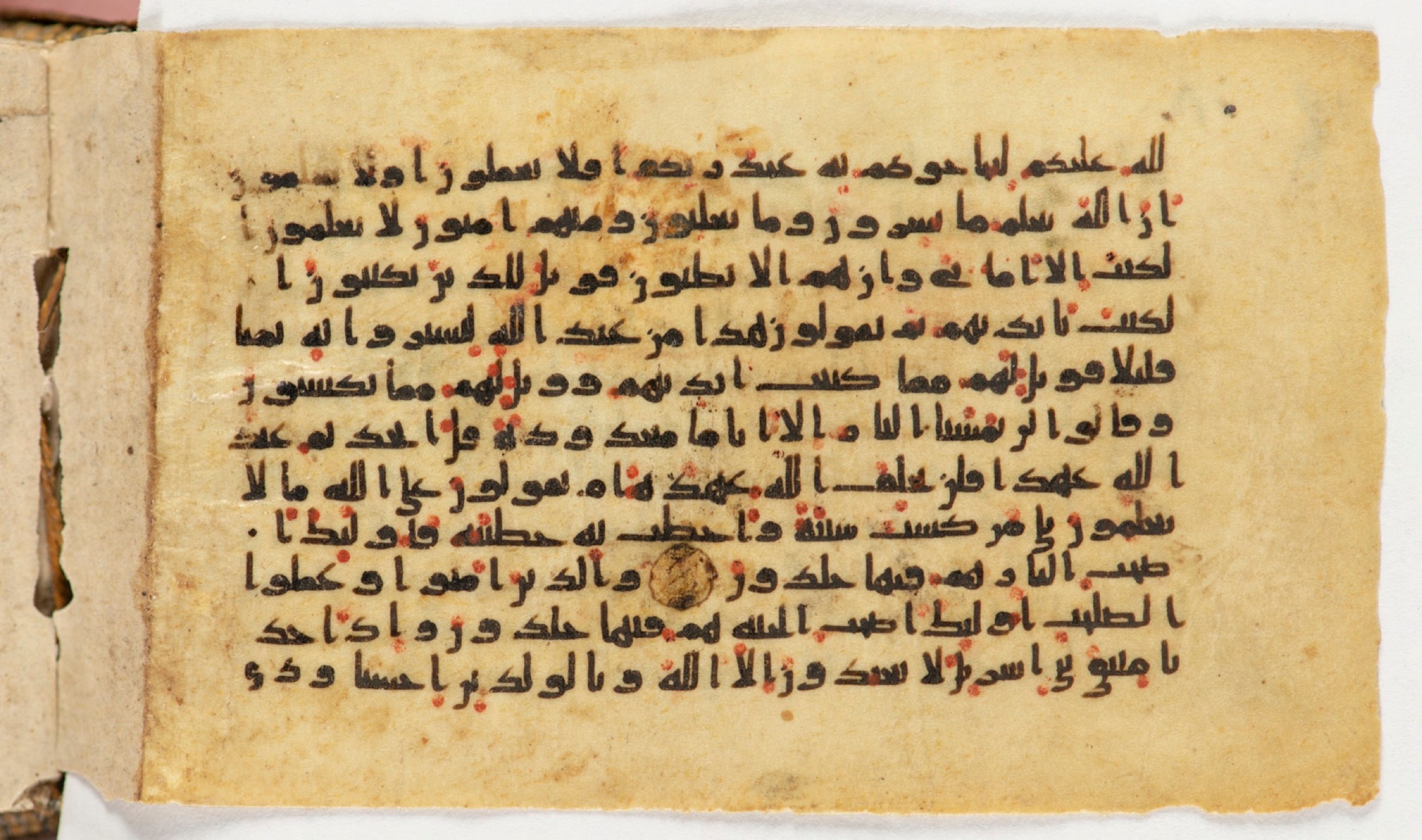 Arabe 399 (Scan 1), in Kufic B.II script, showing Surah 2:83 from Mid-8th to Late 9th Century AD found in Unknown, currently housed at Bibliothèque nationale de France, Paris