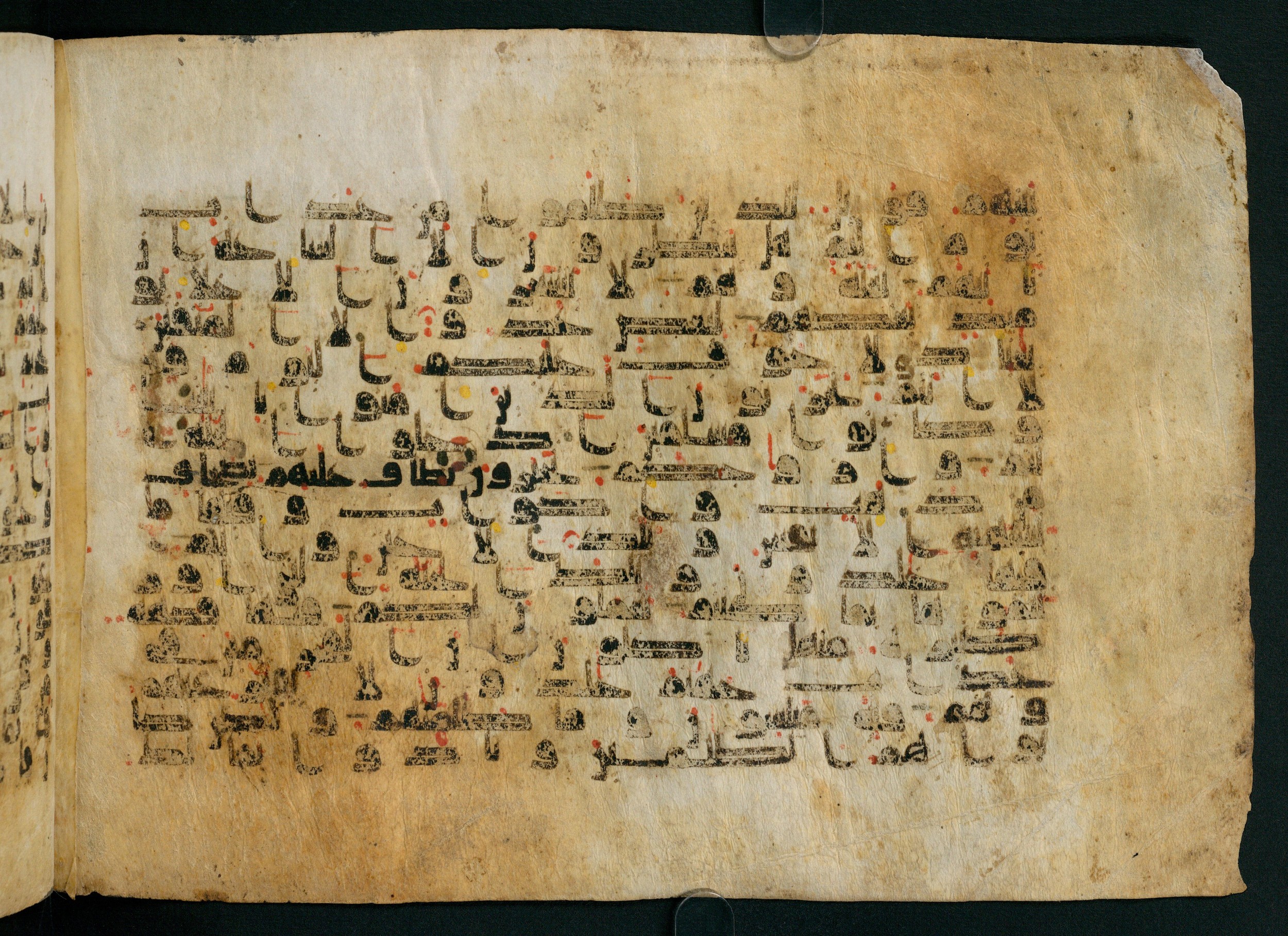 Cairo, Khedivial Library, Moritz 1905, table 31-36 (Scan 1), in Kūfī script, showing Surah 43:71 from 8th to 9th Century AD found in Unknown, currently housed at Unknown (formerly Khedivial Library, Cairo)