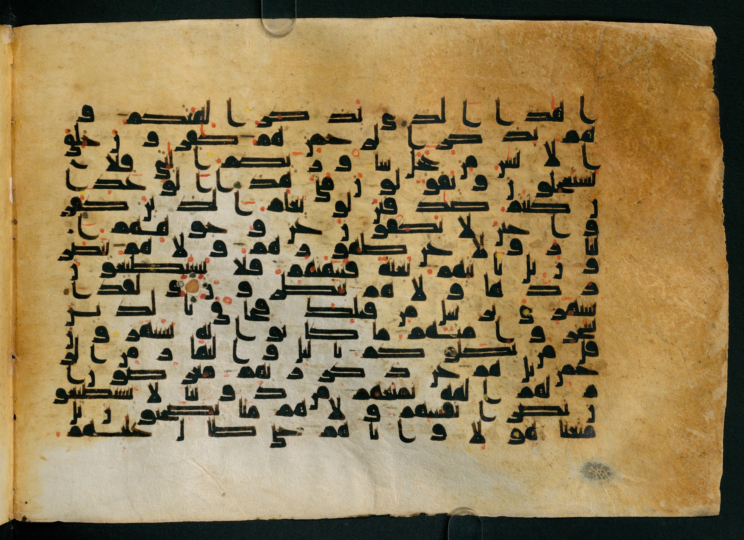 Cairo, Khedivial Library, Moritz 1905, table 31-36, in Kūfī script, showing Surah 21:41 from 8th to 9th Century AD found in Unknown, currently housed at Unknown (formerly Khedivial Library, Cairo)