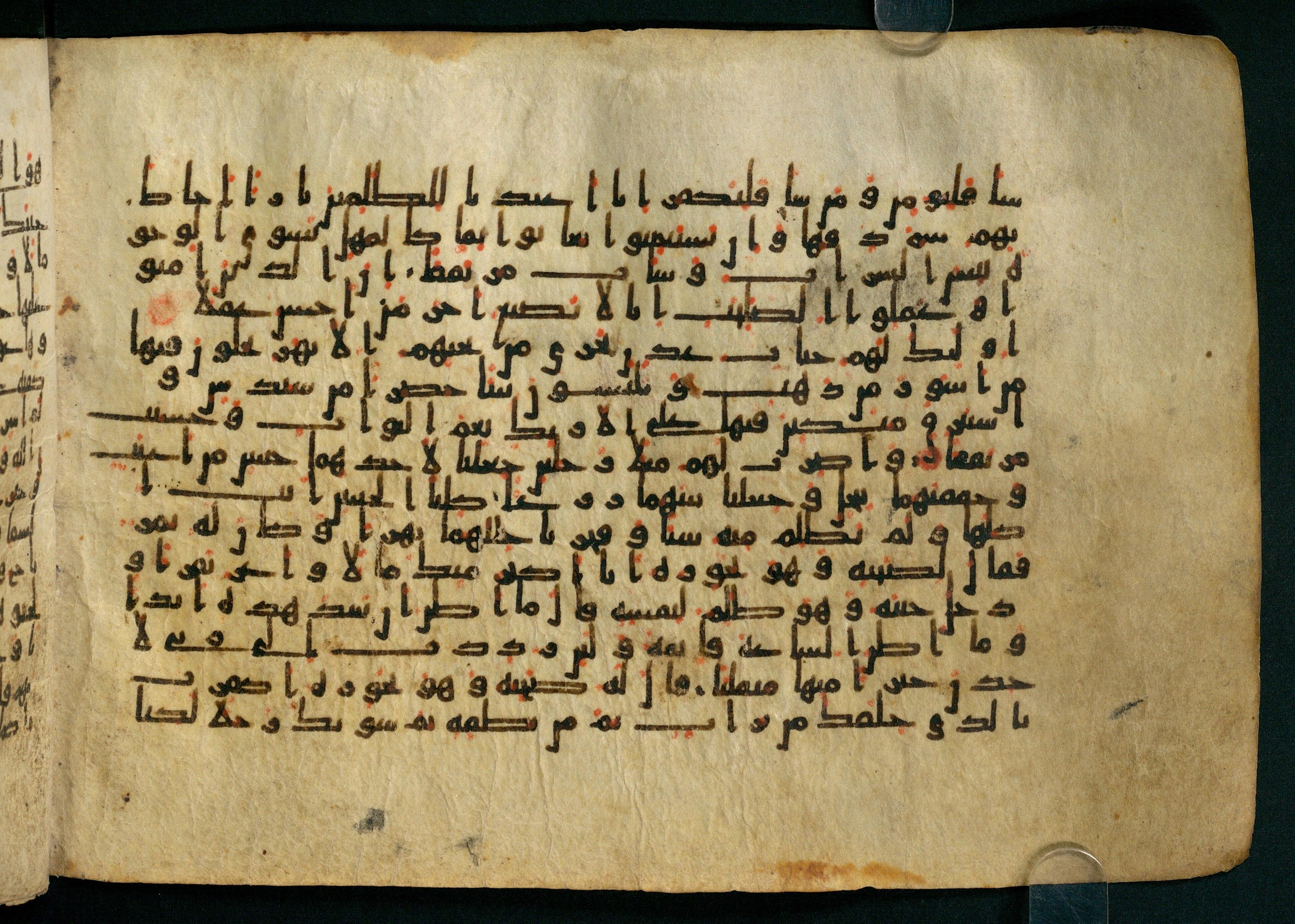 Cairo, Khedivial Library, Moritz 1905, table 31-36, in Kūfī script, showing Surah 18:32 from 8th to 9th Century AD found in Unknown, currently housed at Unknown (formerly Khedivial Library, Cairo)
