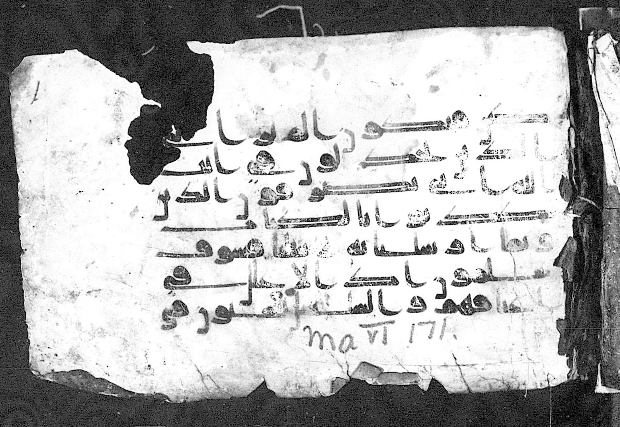 Cairo, Khedivial Library, Moritz 1905, table 31-36, in Kūfī script, showing Surah 40:71 from 8th to 9th Century AD found in Unknown, currently housed at Unknown (formerly Khedivial Library, Cairo)