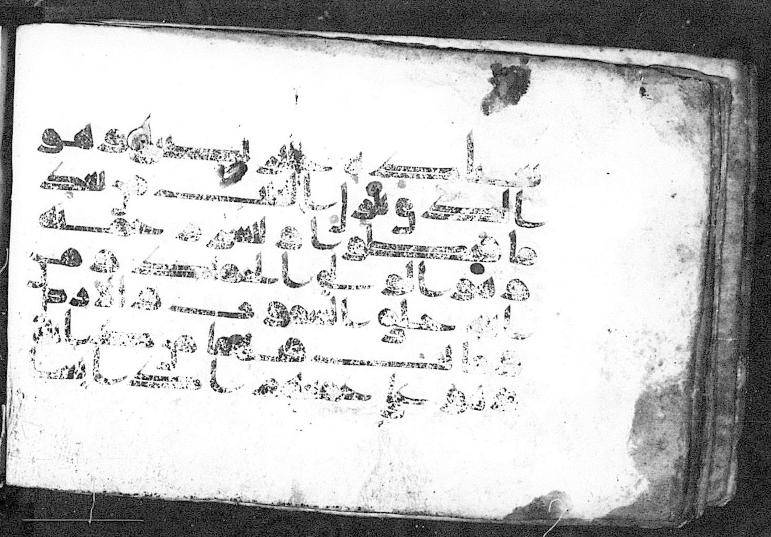 Cairo, Khedivial Library, Moritz 1905, table 31-36 (Scan 1), in Kūfī script, showing Surah 42:29 from 8th to 9th Century AD found in Unknown, currently housed at Unknown (formerly Khedivial Library, Cairo)