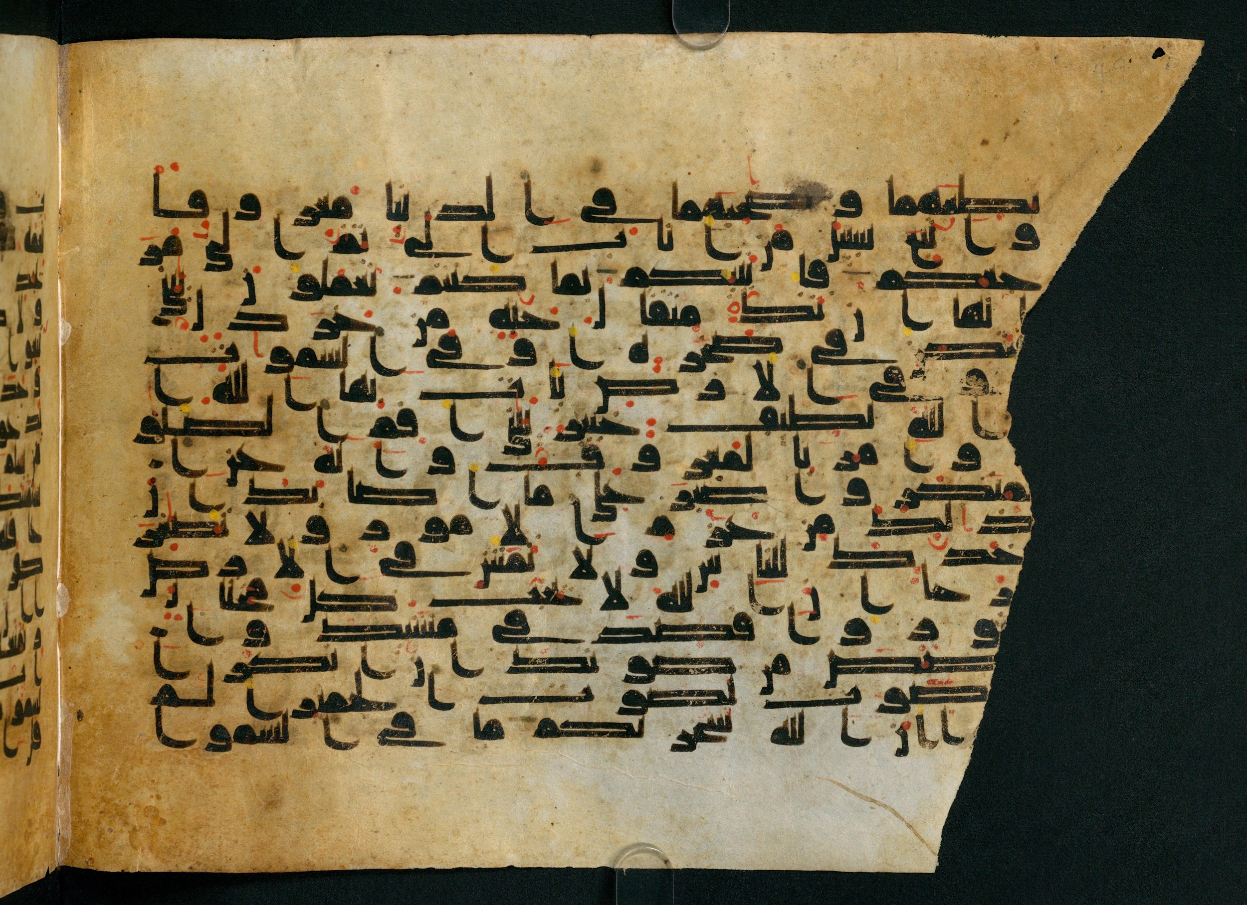 Cairo, Khedivial Library, Moritz 1905, table 31-36, in Kūfī script, showing Surah 31:16 from 8th to 9th Century AD found in Unknown, currently housed at Unknown (formerly Khedivial Library, Cairo)