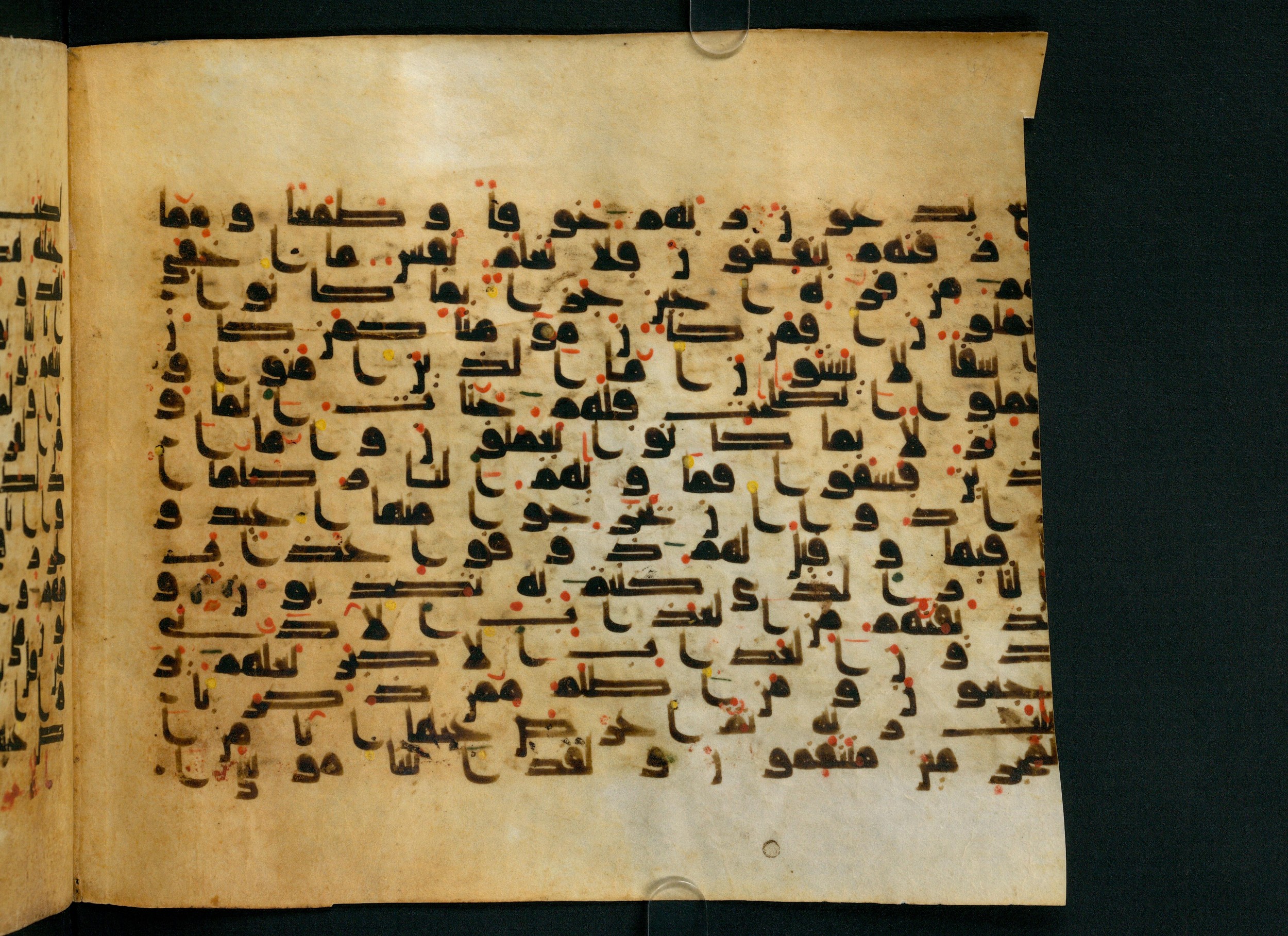 Cairo, Khedivial Library, Moritz 1905, table 31-36, in Kūfī script, showing Surah 32:18 from 8th to 9th Century AD found in Unknown, currently housed at Unknown (formerly Khedivial Library, Cairo)