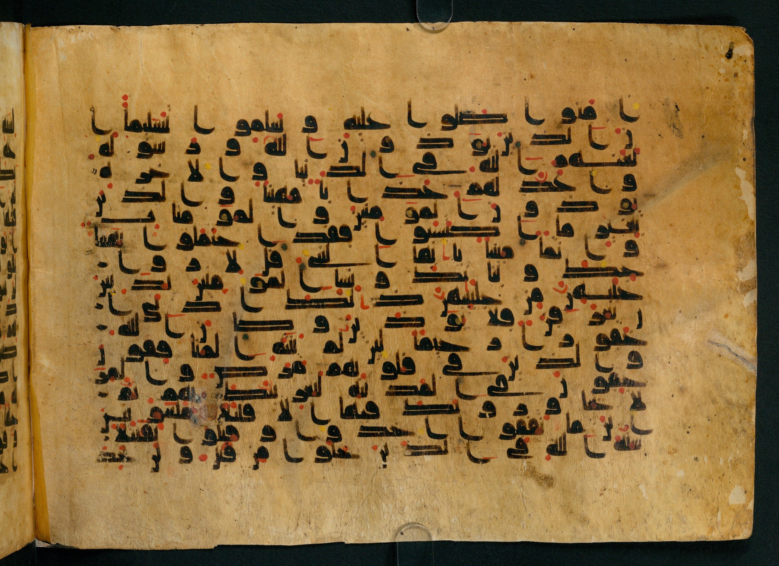Cairo, Khedivial Library, Moritz 1905, table 31-36, in Kūfī script, showing Surah 33:59 from 8th to 9th Century AD found in Unknown, currently housed at Unknown (formerly Khedivial Library, Cairo)