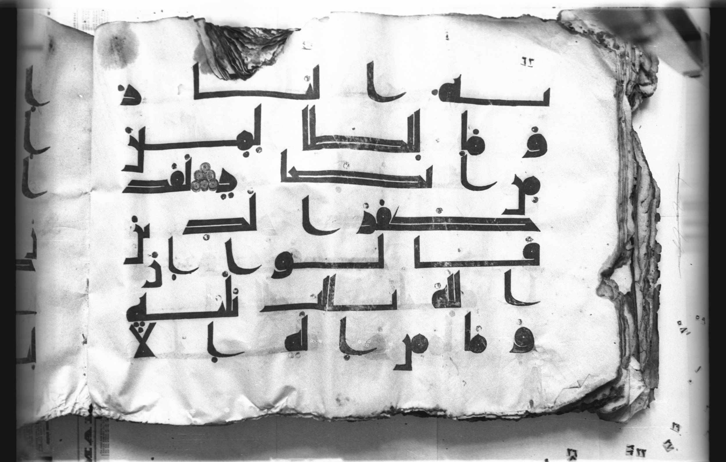 Cairo, Khedivial Library, today: Egyptian National Library and Archives, Moritz 1905, table 37-38 (Scan 1), in kūfī D. I / D. III script, showing Surah 5:73 from Mid 8th to Late 9th Century AD found in Egypt, currently housed at Egyptian National Library and Archives (دار الكتب والوثائق القومية), Cairo