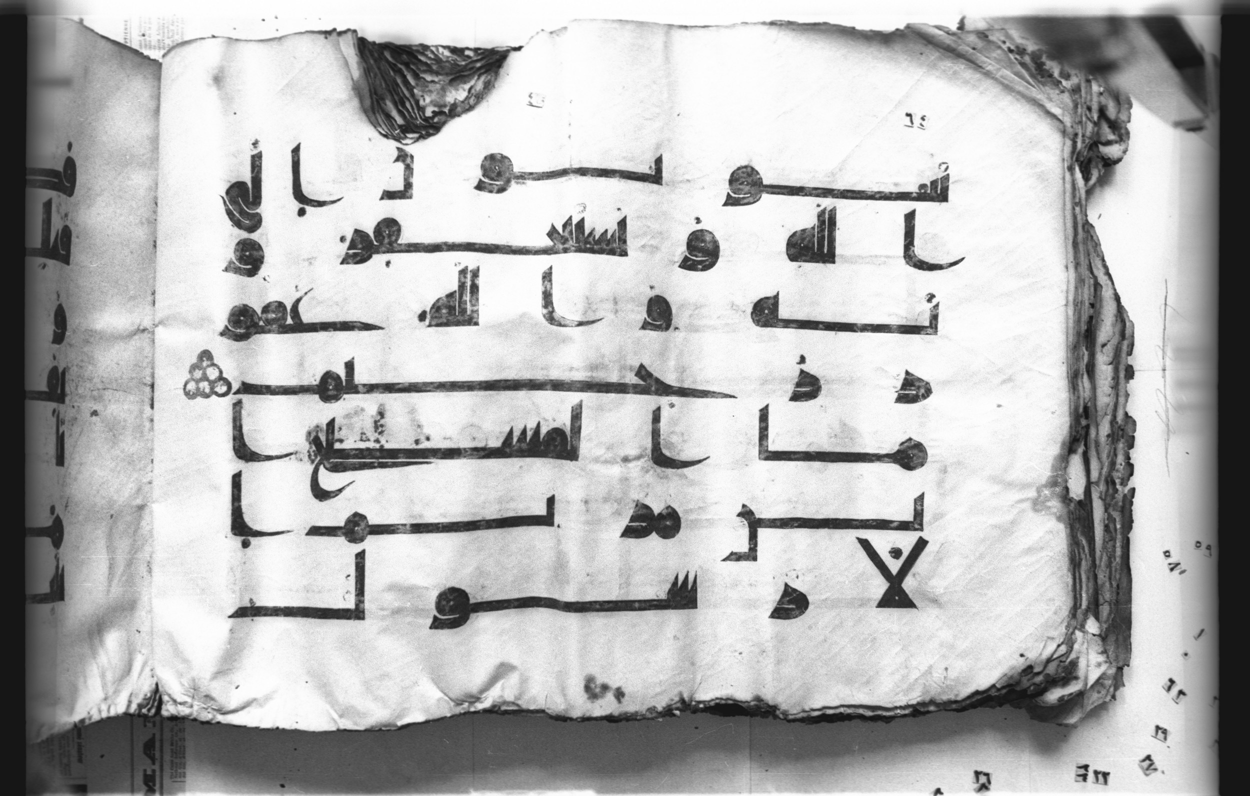 Cairo, Khedivial Library, today: Egyptian National Library and Archives, Moritz 1905, table 37-38 (Scan 1), in kūfī D. I / D. III script, showing Surah 5:75 from Mid 8th to Late 9th Century AD found in Egypt, currently housed at Egyptian National Library and Archives (دار الكتب والوثائق القومية), Cairo