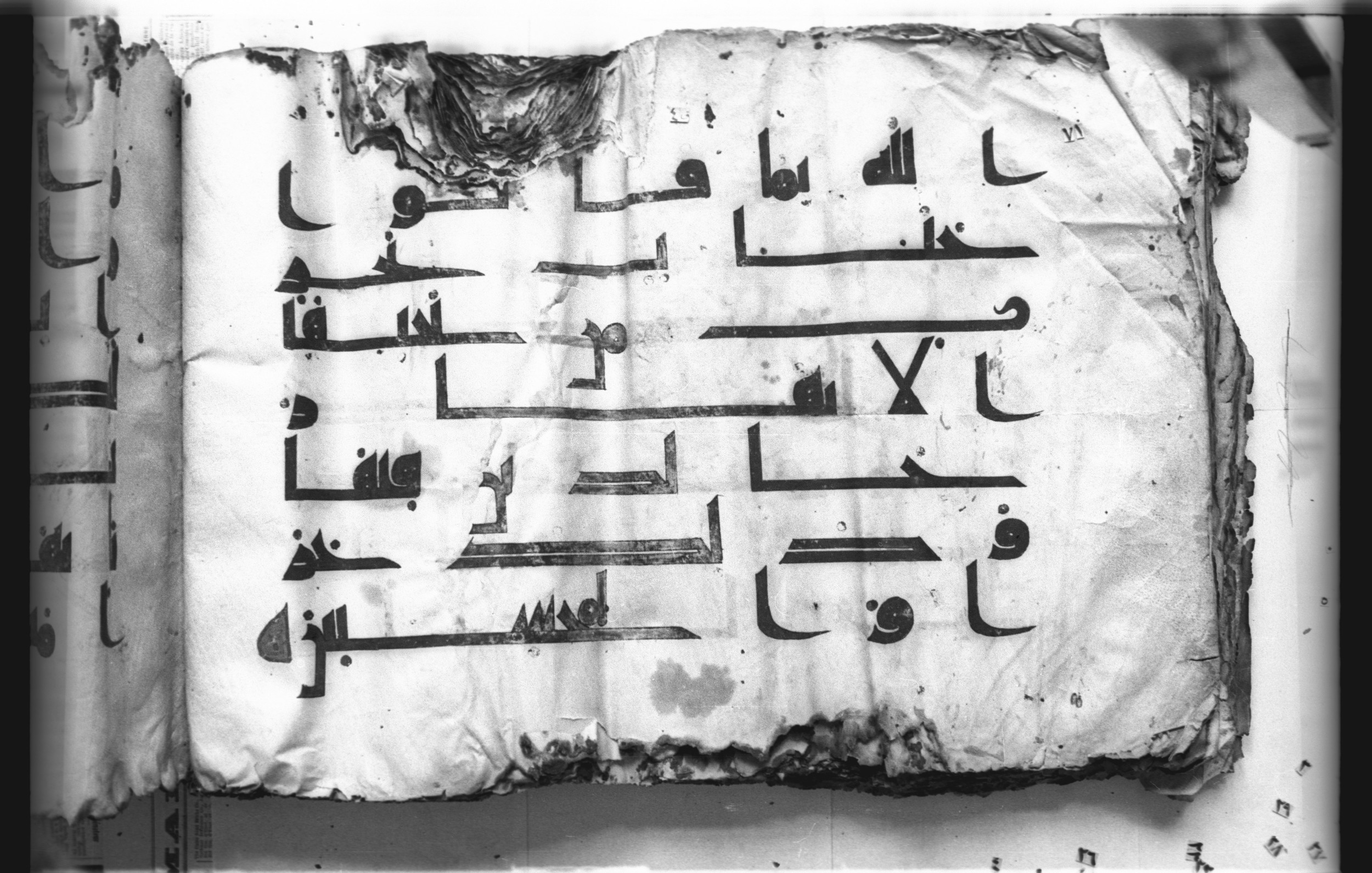 Cairo, Khedivial Library, today: Egyptian National Library and Archives, Moritz 1905, table 37-38 (Scan 1), in kūfī D. I / D. III script, showing Surah 5:85 from Mid 8th to Late 9th Century AD found in Egypt, currently housed at Egyptian National Library and Archives (دار الكتب والوثائق القومية), Cairo
