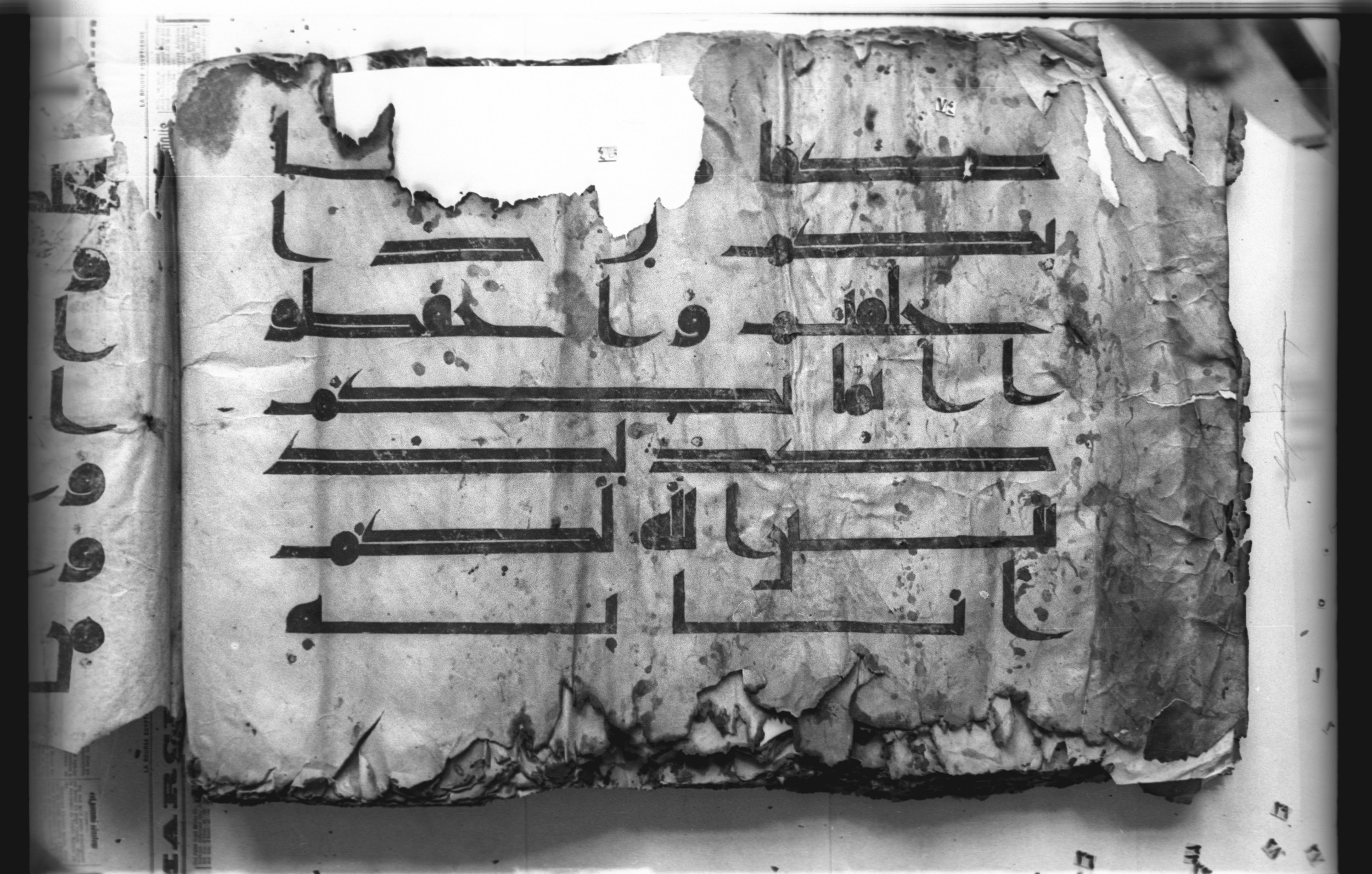 Cairo, Khedivial Library, today: Egyptian National Library and Archives, Moritz 1905, table 37-38 (Scan 2), in kūfī D. I / D. III script, showing Surah 5:89 from Mid 8th to Late 9th Century AD found in Egypt, currently housed at Egyptian National Library and Archives (دار الكتب والوثائق القومية), Cairo