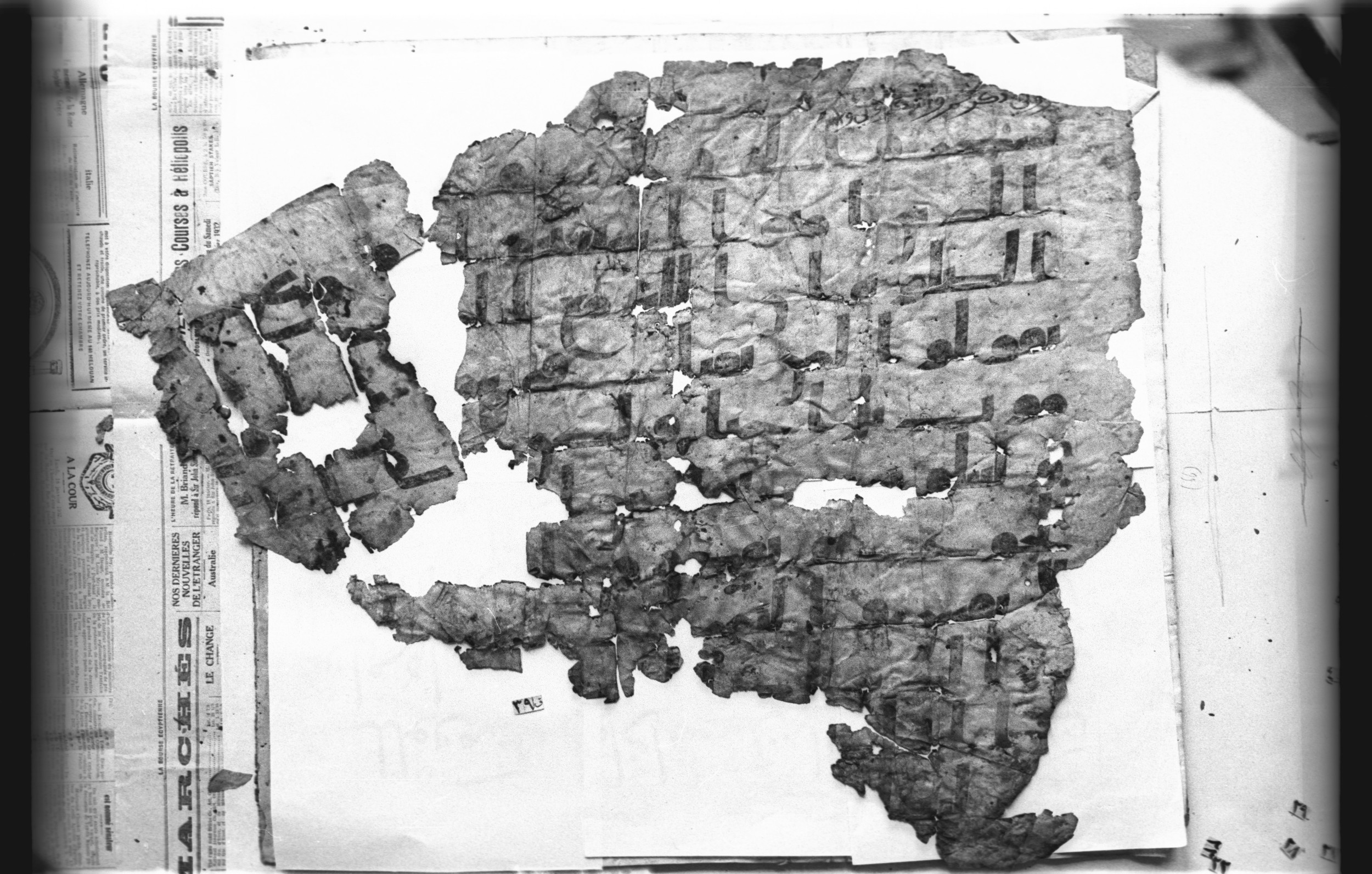 Cairo, Khedivial Library, today: Egyptian National Library and Archives, Moritz 1905, table 37-38, in kūfī D. I / D. III script, showing Surah 2:155 from Mid 8th to Late 9th Century AD found in Egypt, currently housed at Egyptian National Library and Archives (دار الكتب والوثائق القومية), Cairo