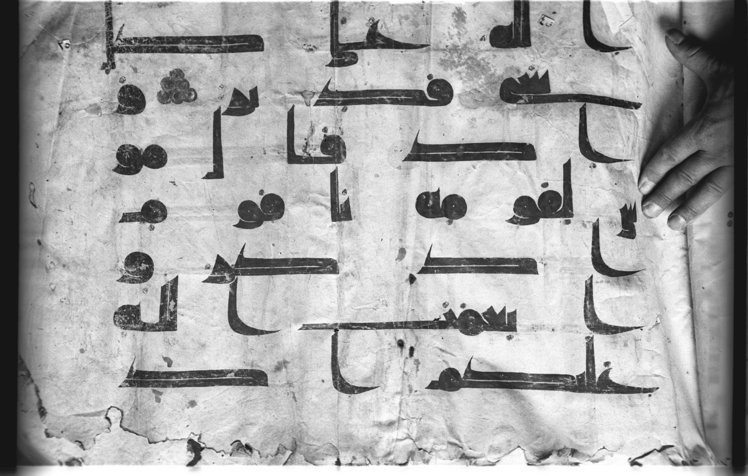 Cairo, Khedivial Library, today: Egyptian National Library and Archives, Moritz 1905, table 37-38 (Scan 1), in kūfī D. I / D. III script, showing Surah 5:20 from Mid 8th to Late 9th Century AD found in Egypt, currently housed at Egyptian National Library and Archives (دار الكتب والوثائق القومية), Cairo