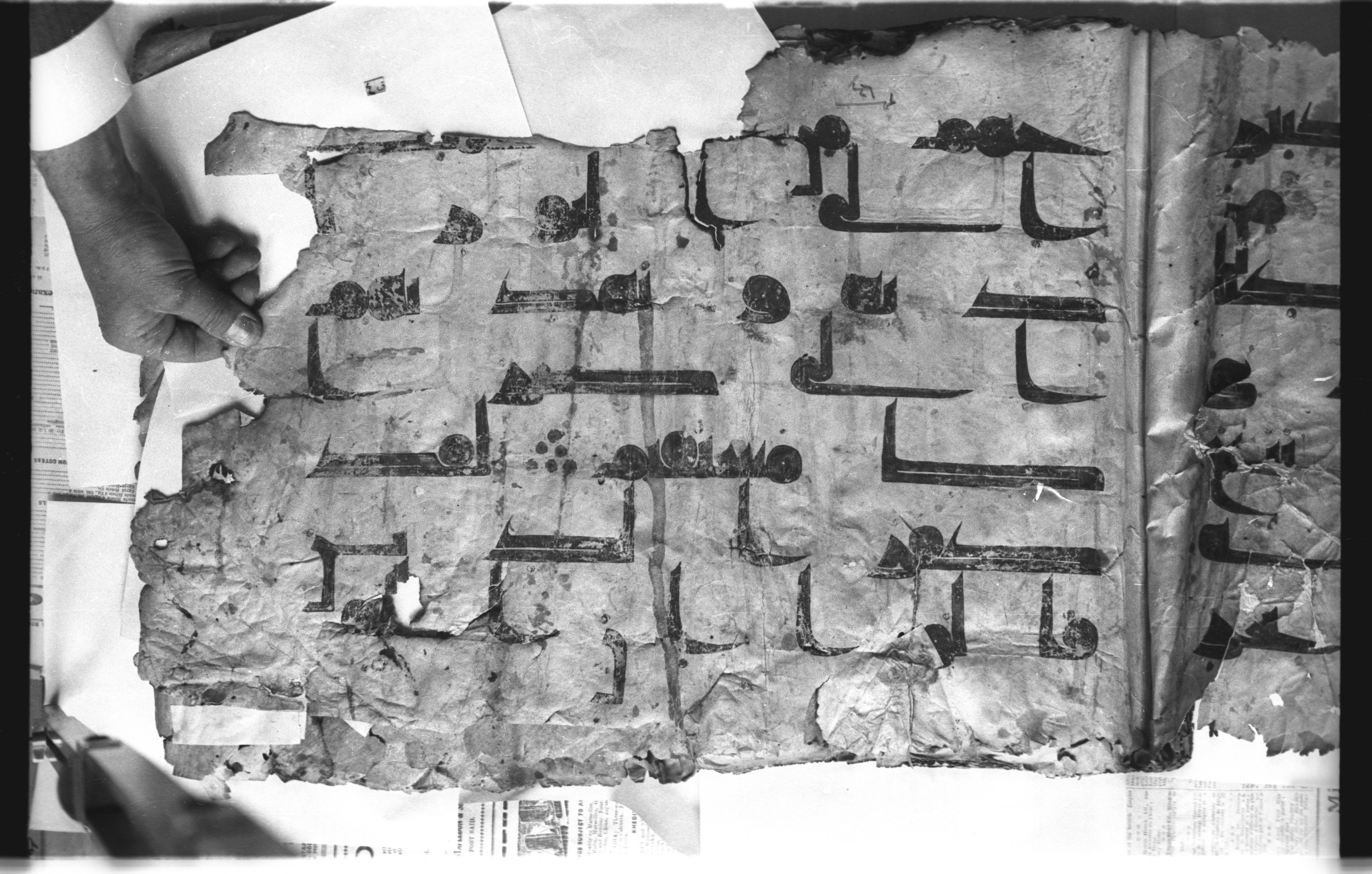 Cairo, Khedivial Library, today: Egyptian National Library and Archives, Moritz 1905, table 37-38 (Scan 1), in kūfī D. I / D. III script, showing Surah 5:16 from Mid 8th to Late 9th Century AD found in Egypt, currently housed at Egyptian National Library and Archives (دار الكتب والوثائق القومية), Cairo