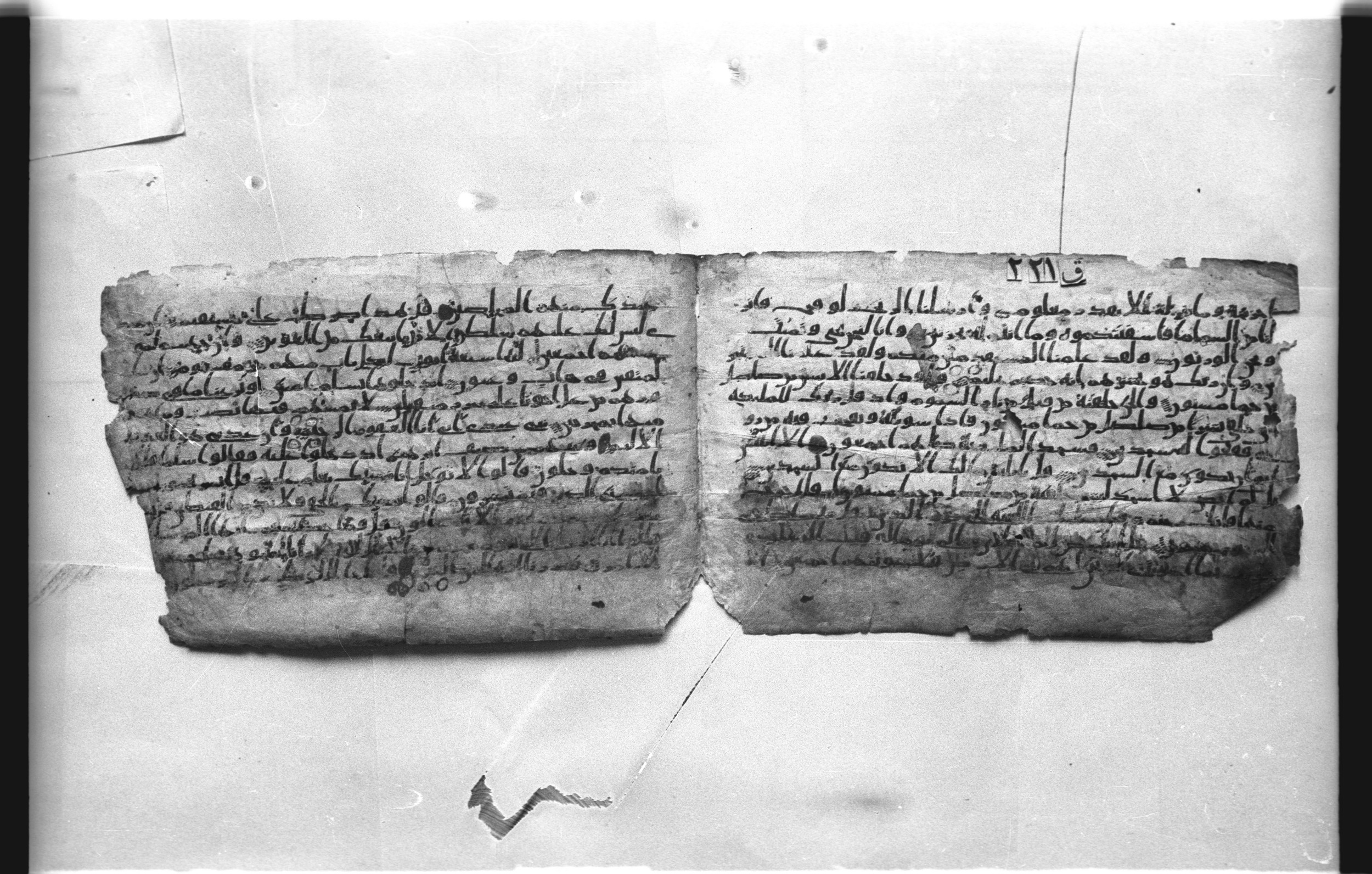Cairo, Khedivial Library, today: Egyptian National Library and Archives, Moritz 1905, table 37-38, in kūfī D. I / D. III script, showing Surah 15:39 from Mid 8th to Late 9th Century AD found in Egypt, currently housed at Egyptian National Library and Archives (دار الكتب والوثائق القومية), Cairo