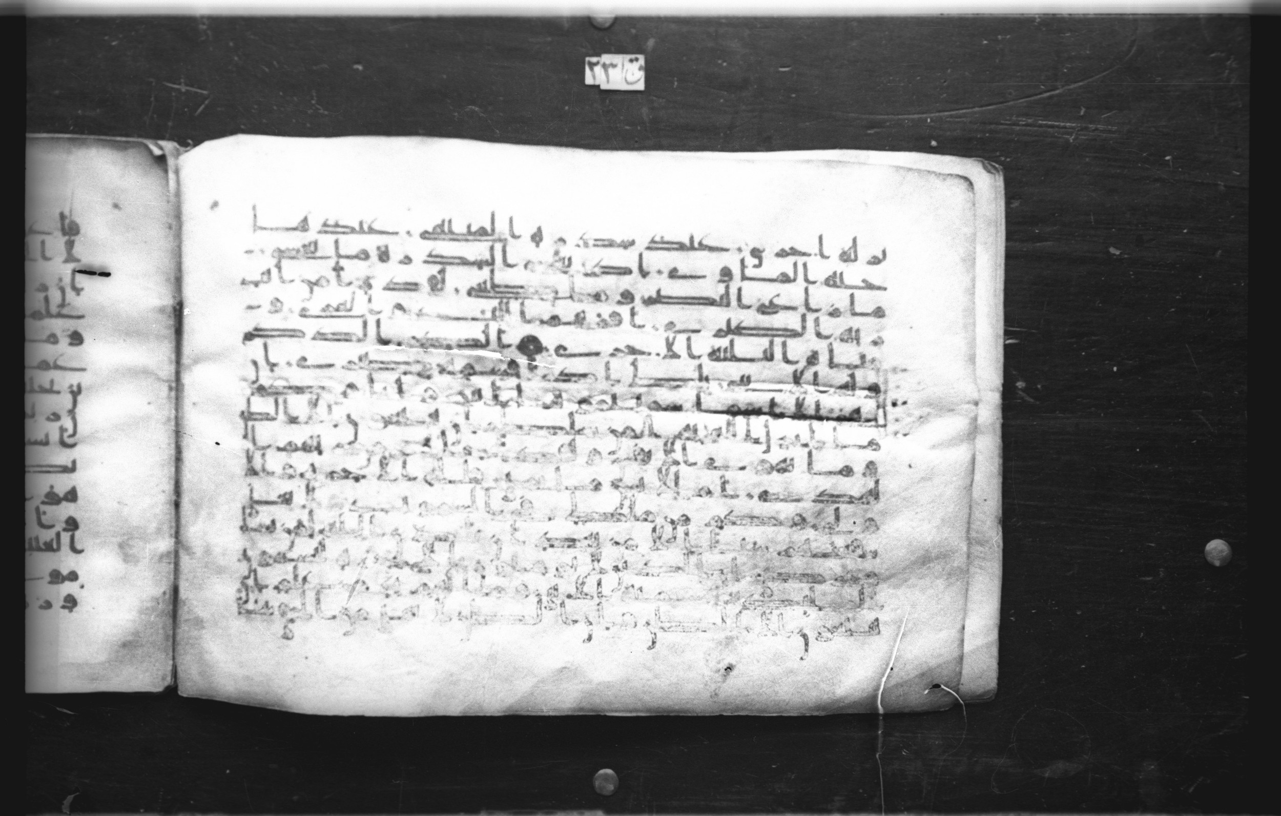 Cairo, Khedivial Library, today: Egyptian National Library and Archives, Moritz 1905, table 37-38, in kūfī D. I / D. III script, showing Surah 53:28 from Mid 8th to Late 9th Century AD found in Egypt, currently housed at Egyptian National Library and Archives (دار الكتب والوثائق القومية), Cairo