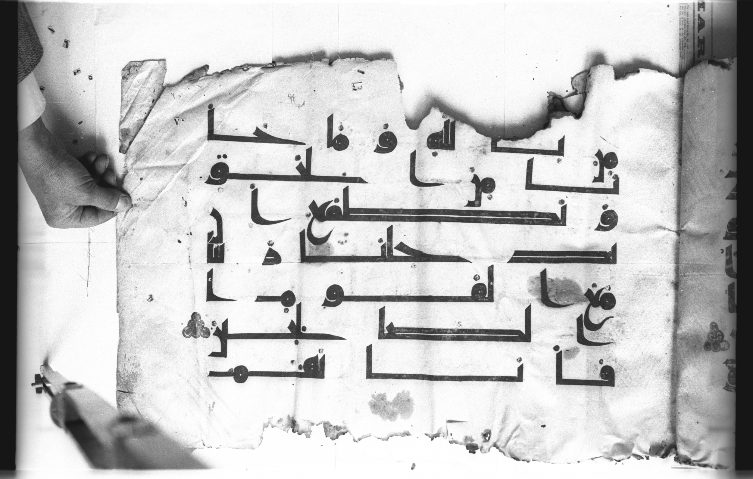 Cairo, Khedivial Library, today: Egyptian National Library and Archives, Moritz 1905, table 37-38 (Scan 2), in kūfī D. I / D. III script, showing Surah 5:85 from Mid 8th to Late 9th Century AD found in Egypt, currently housed at Egyptian National Library and Archives (دار الكتب والوثائق القومية), Cairo