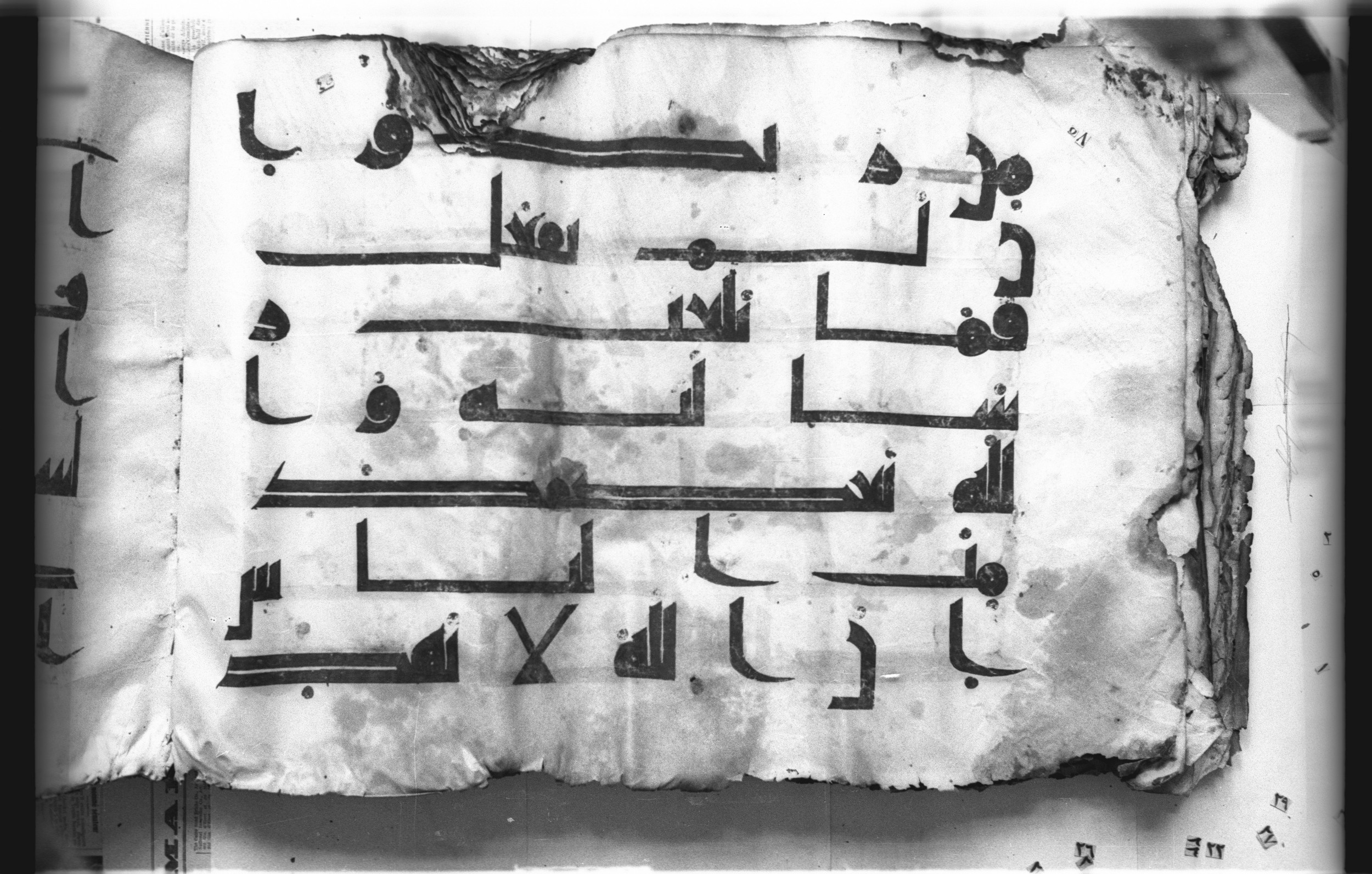Cairo, Khedivial Library, today: Egyptian National Library and Archives, Moritz 1905, table 37-38 (Scan 3), in kūfī D. I / D. III script, showing Surah 5:67 from Mid 8th to Late 9th Century AD found in Egypt, currently housed at Egyptian National Library and Archives (دار الكتب والوثائق القومية), Cairo